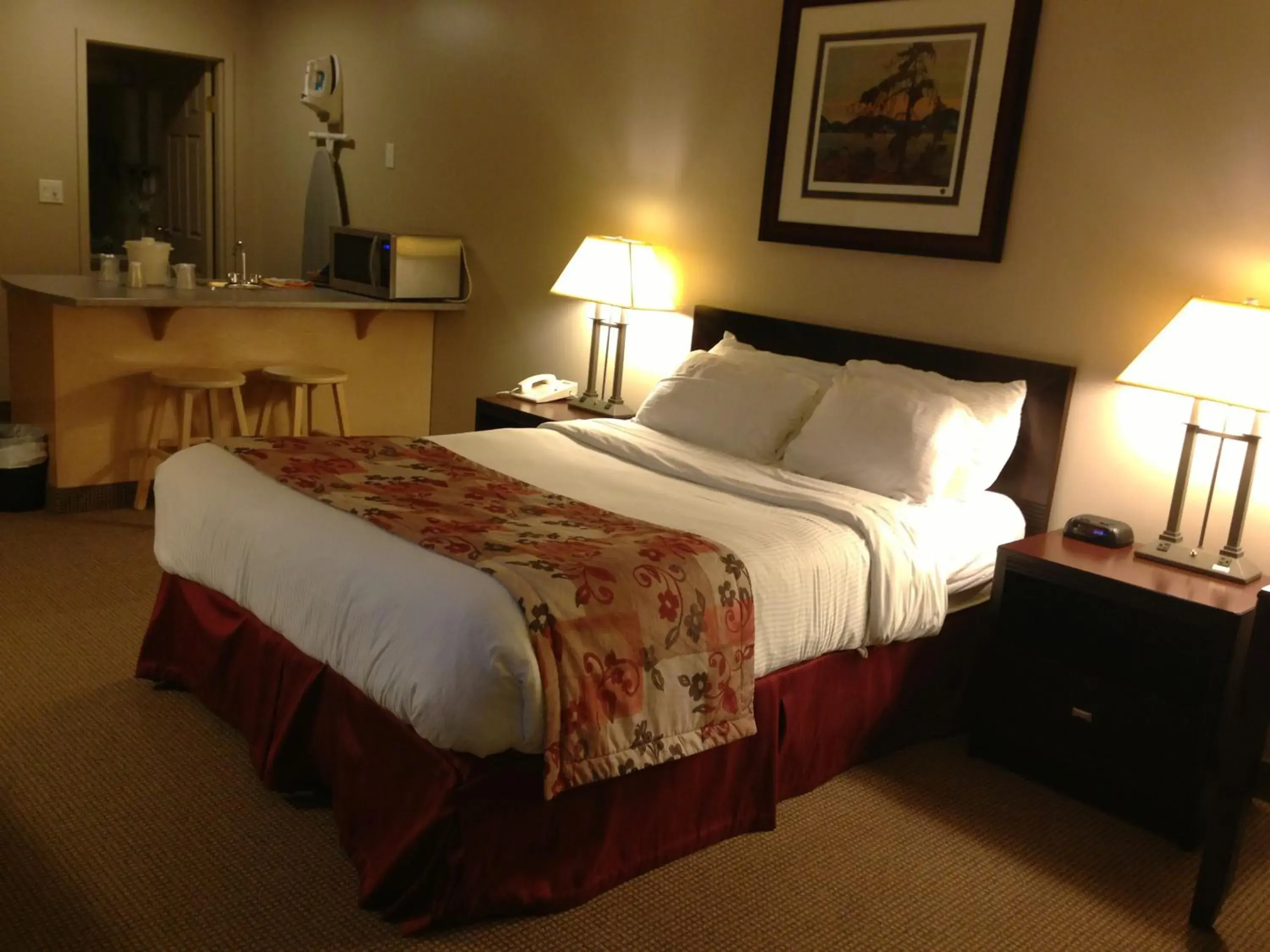 Photo of the whole room, Bed in Petawawa River Inn & Suites
