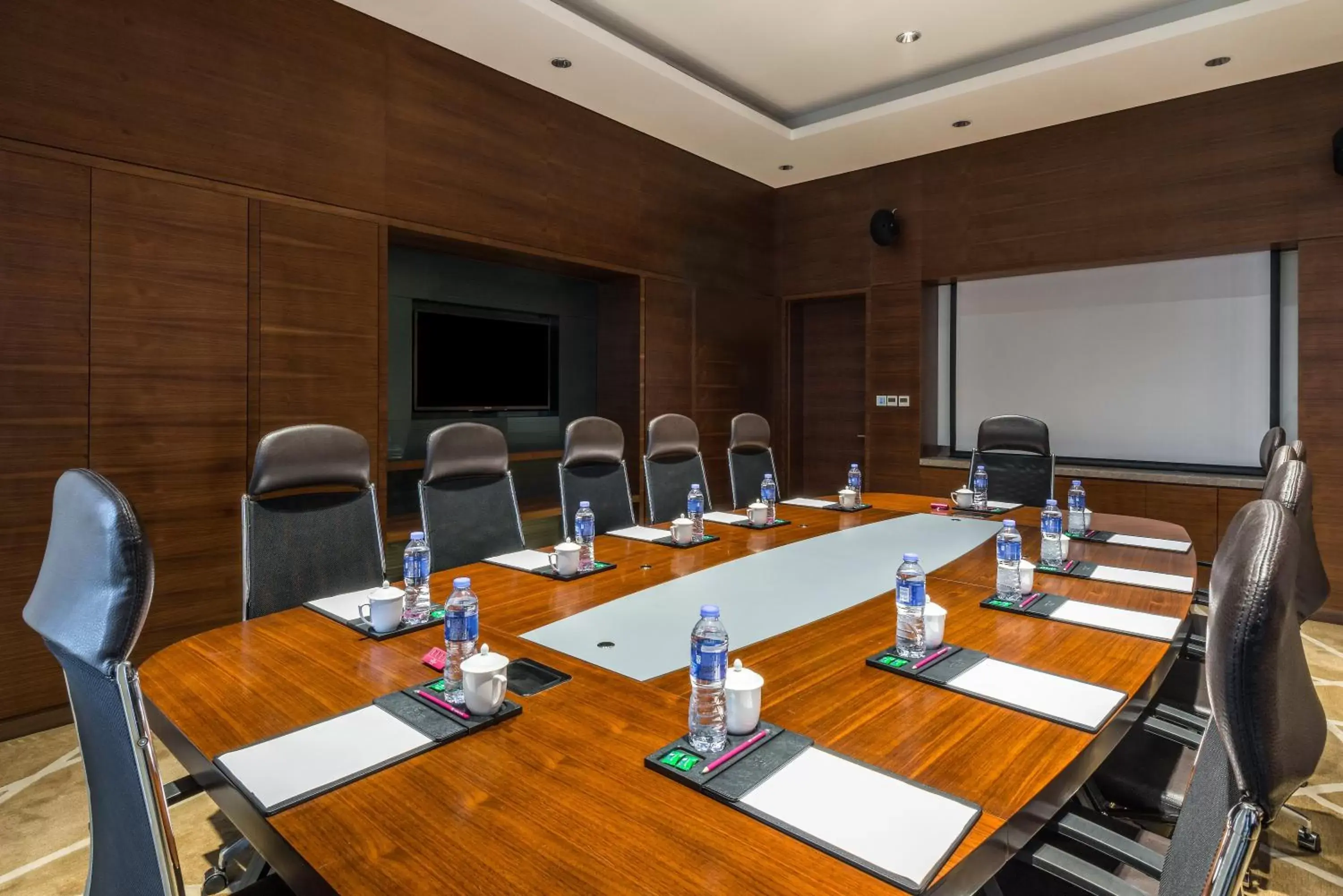 Meeting/conference room in Crowne Plaza Yangzhou, an IHG Hotel