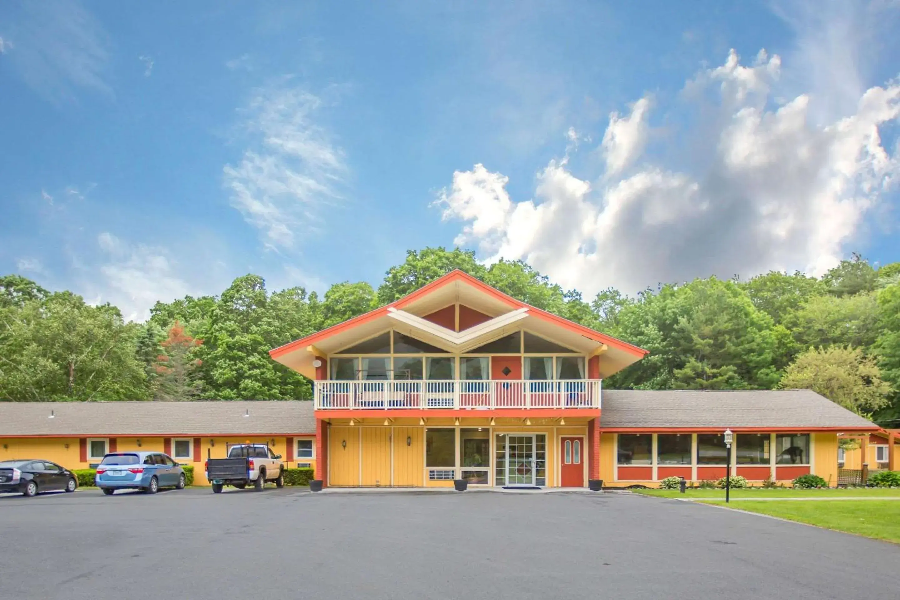 Property Building in Econo Lodge Manchester