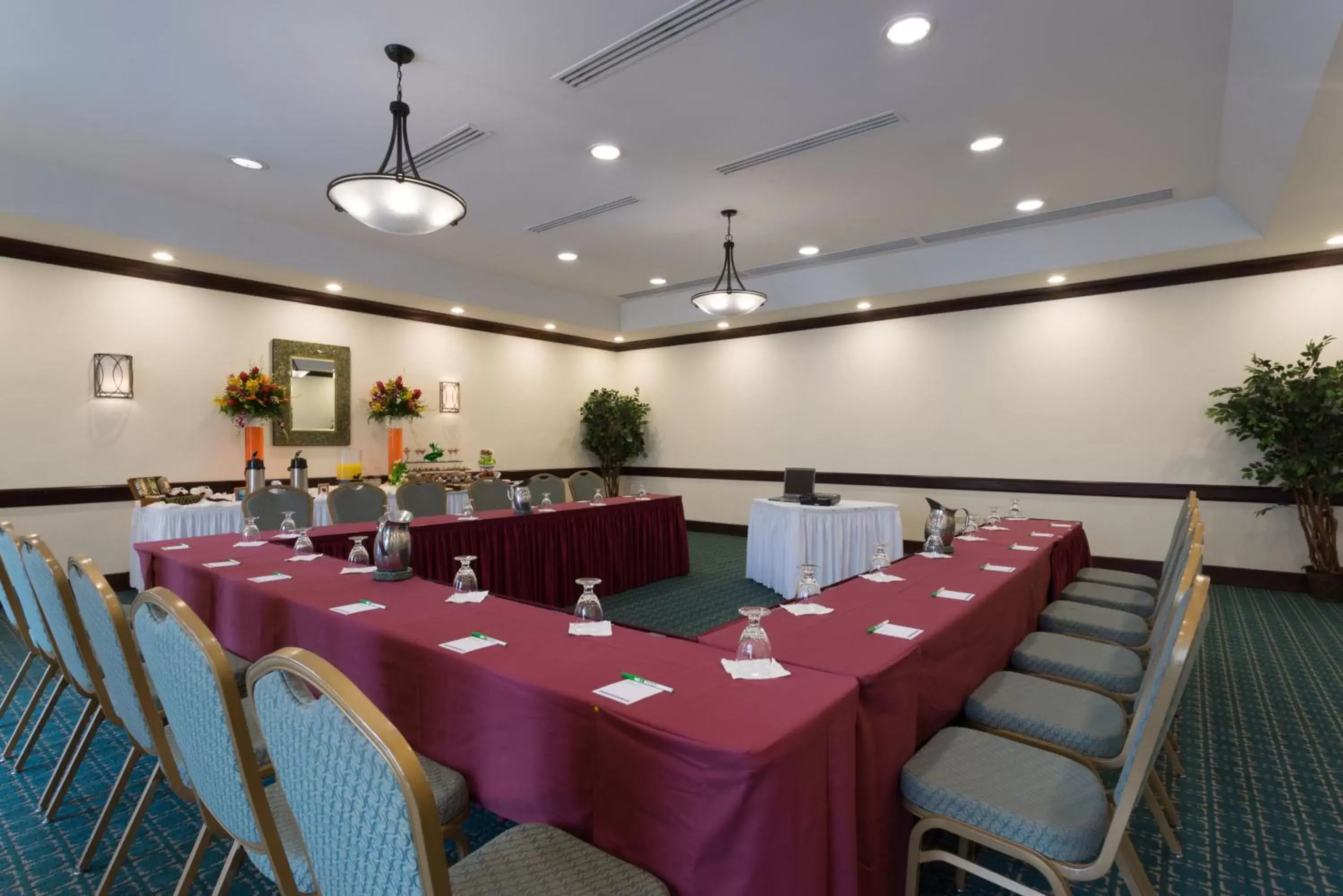 Meeting/conference room in Holiday Inn Resort Montego Bay All Inclusive, an IHG Hotel