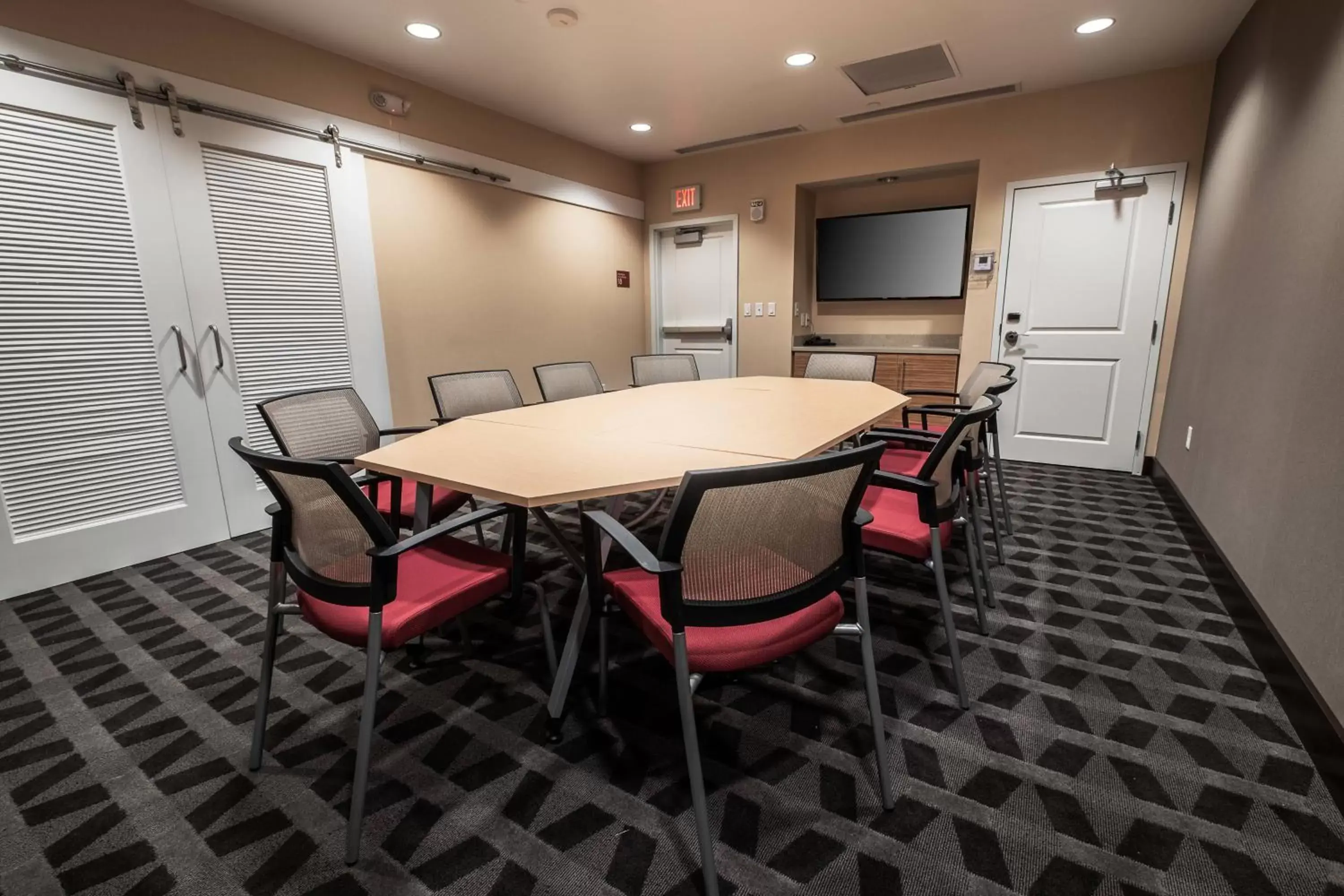 Meeting/conference room in TownePlace Suites by Marriott Toledo Oregon