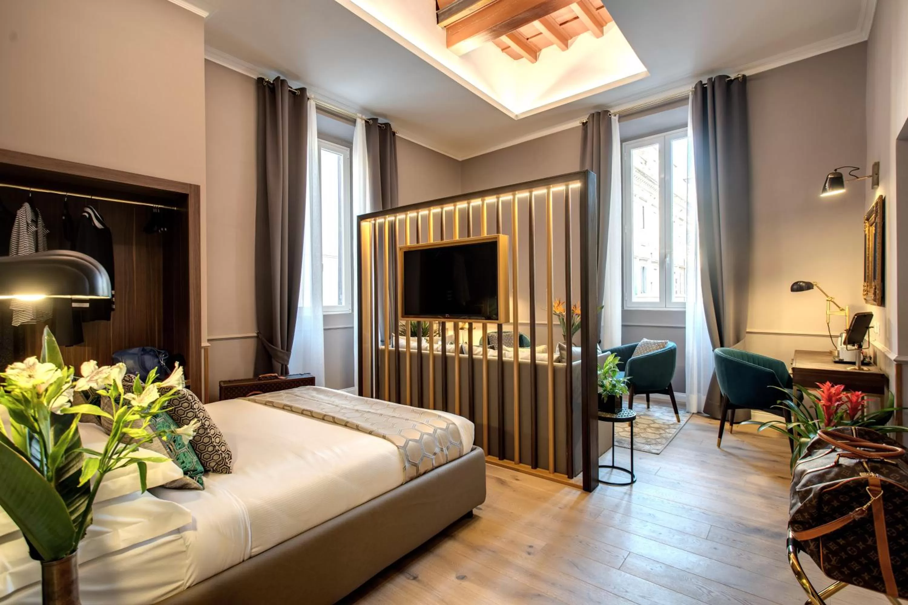 Bed in Tree Charme Parliament Boutique Hotel