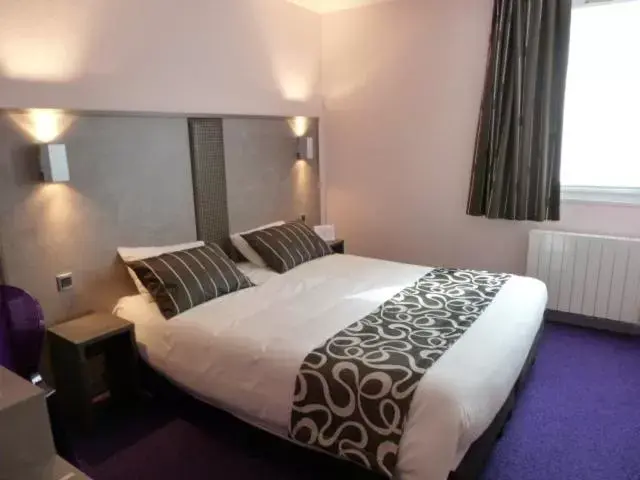 Bed in Tourhotel Blois