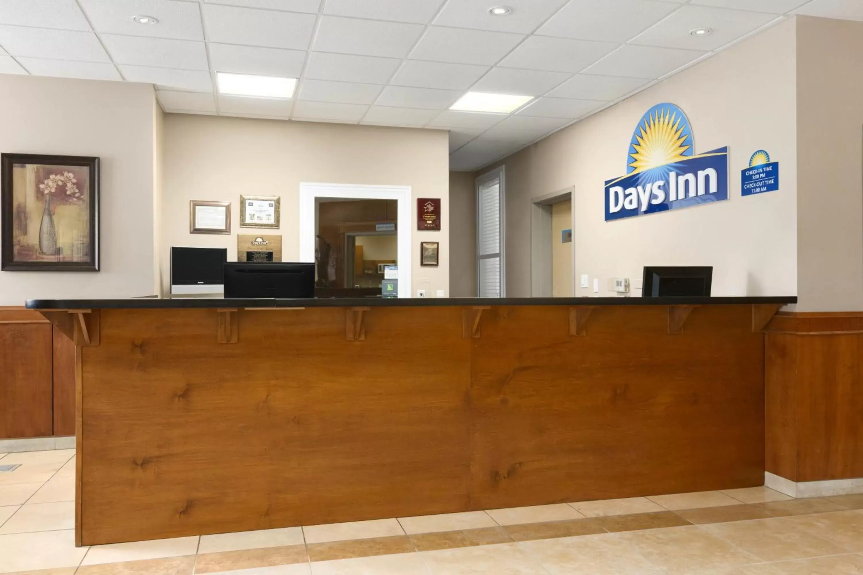 Lobby or reception in Days Inn by Wyndham Chetwynd Lobby or reception in Days Inn by Wyndham Chetwynd