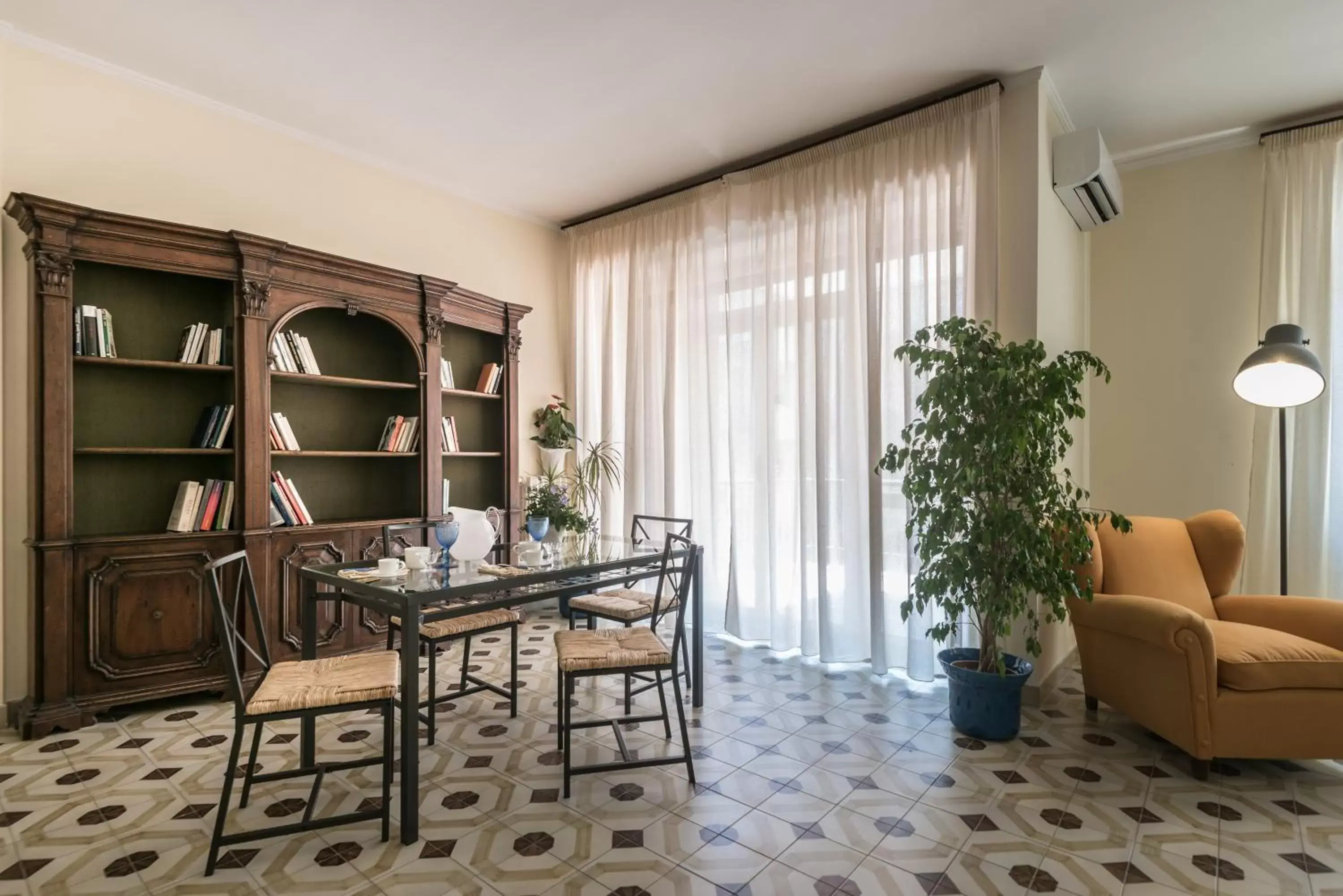 Photo of the whole room, Seating Area in Suite della villa