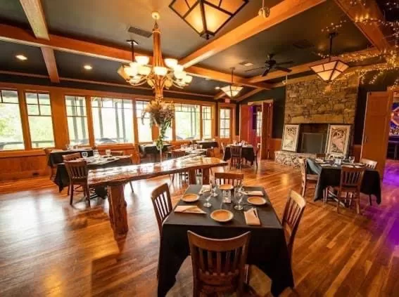 Restaurant/places to eat in Nantahala Village