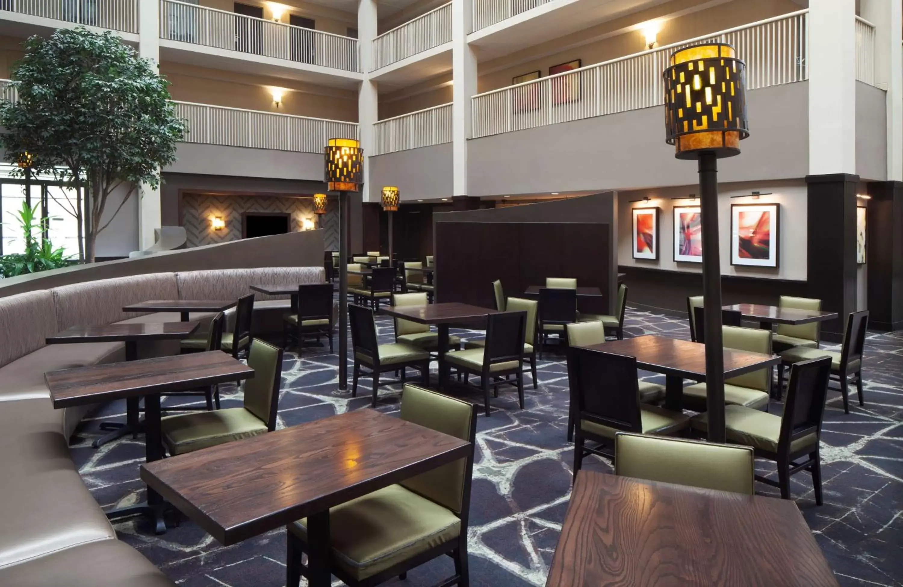 Lobby or reception, Restaurant/Places to Eat in Embassy Suites by Hilton Philadelphia Airport