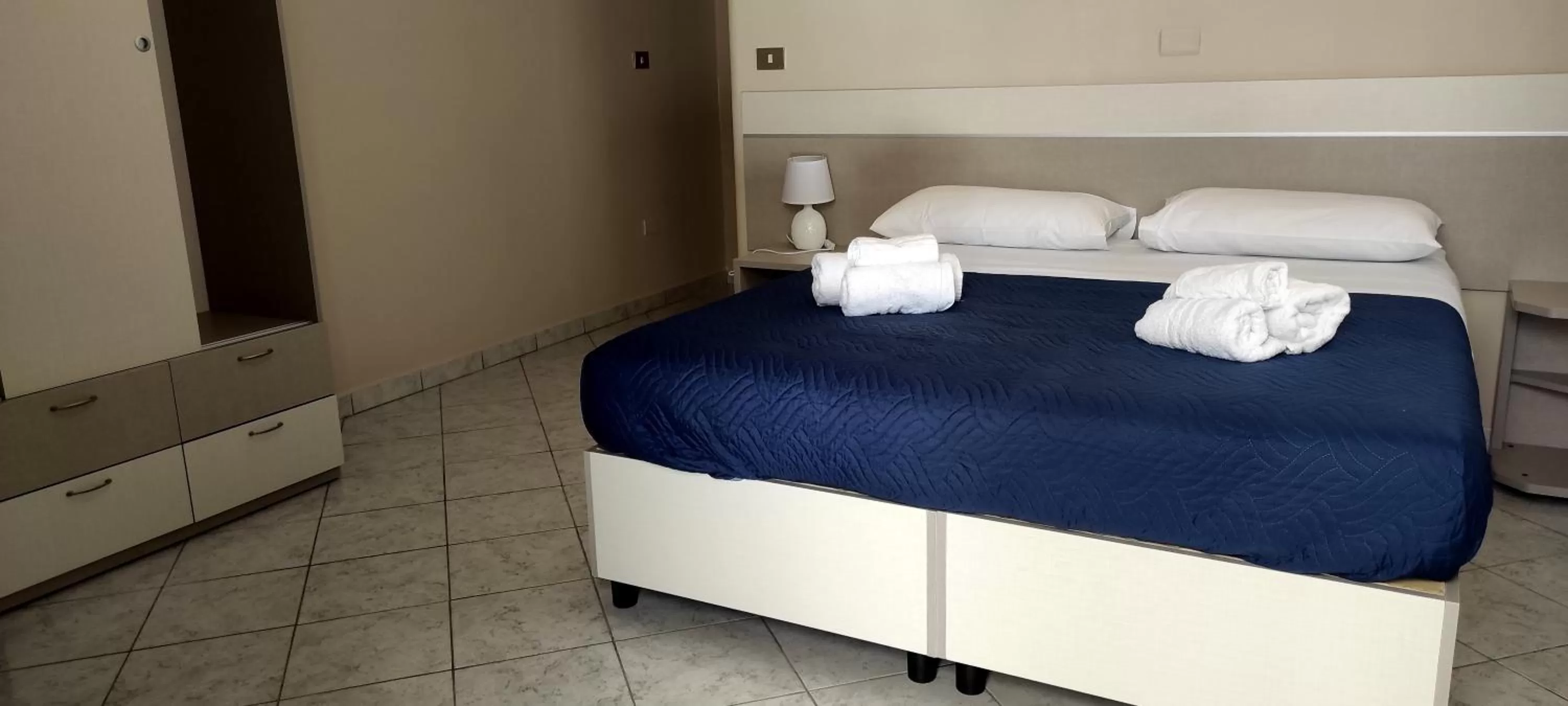 Bed in Residence Santa Barbara