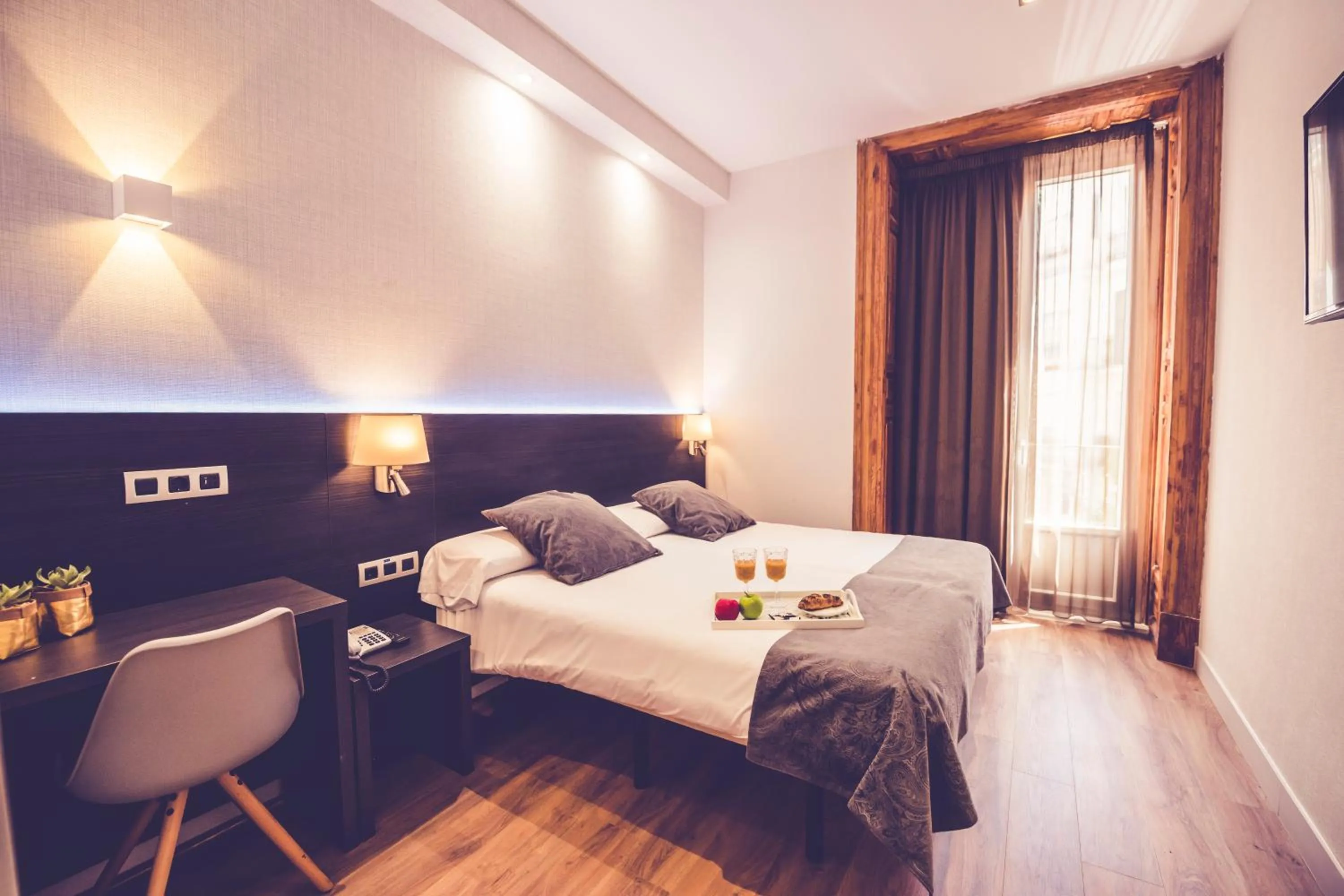 Bedroom, Bed in Hostal Marlasca