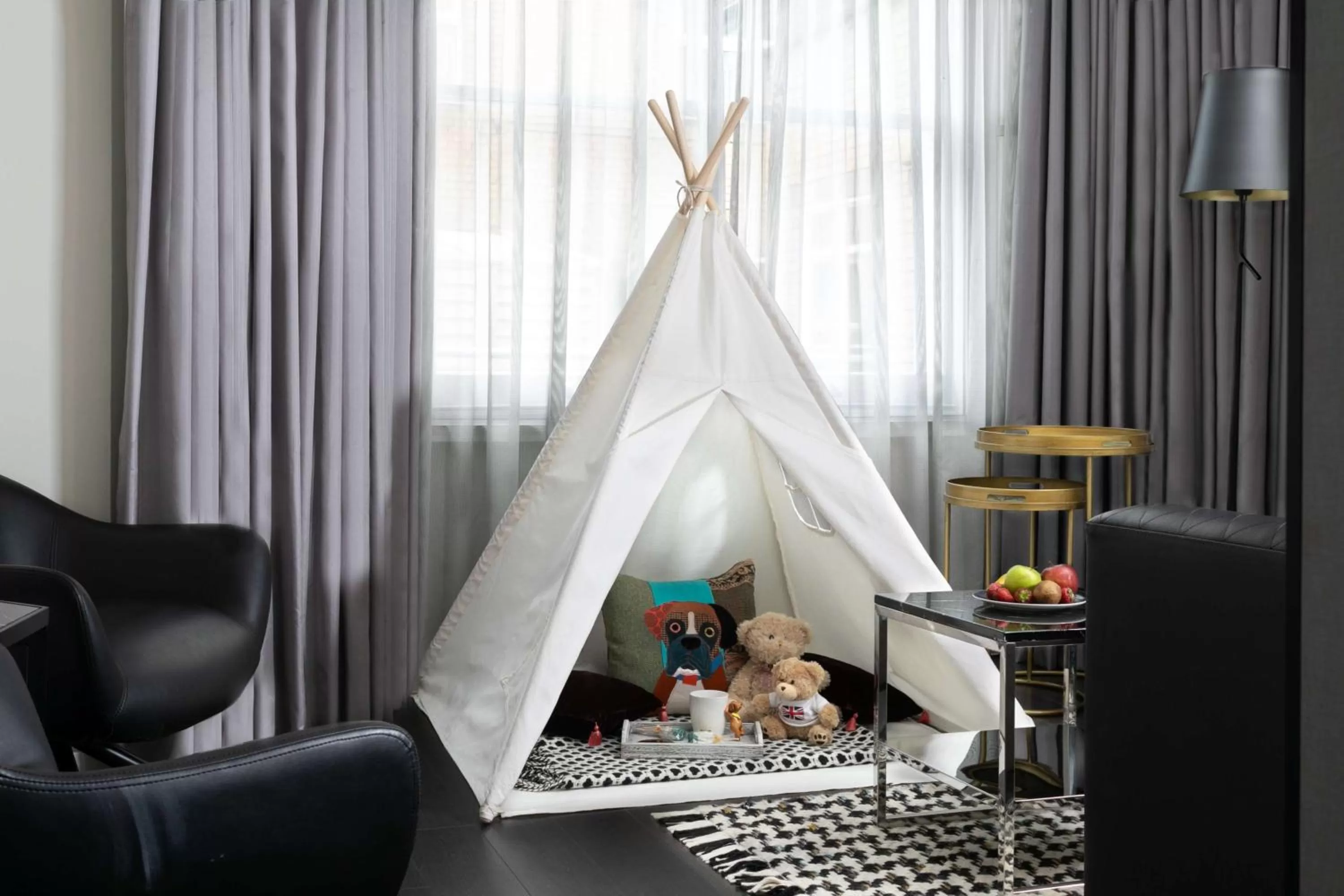 Photo of the whole room in Holmes Hotel London