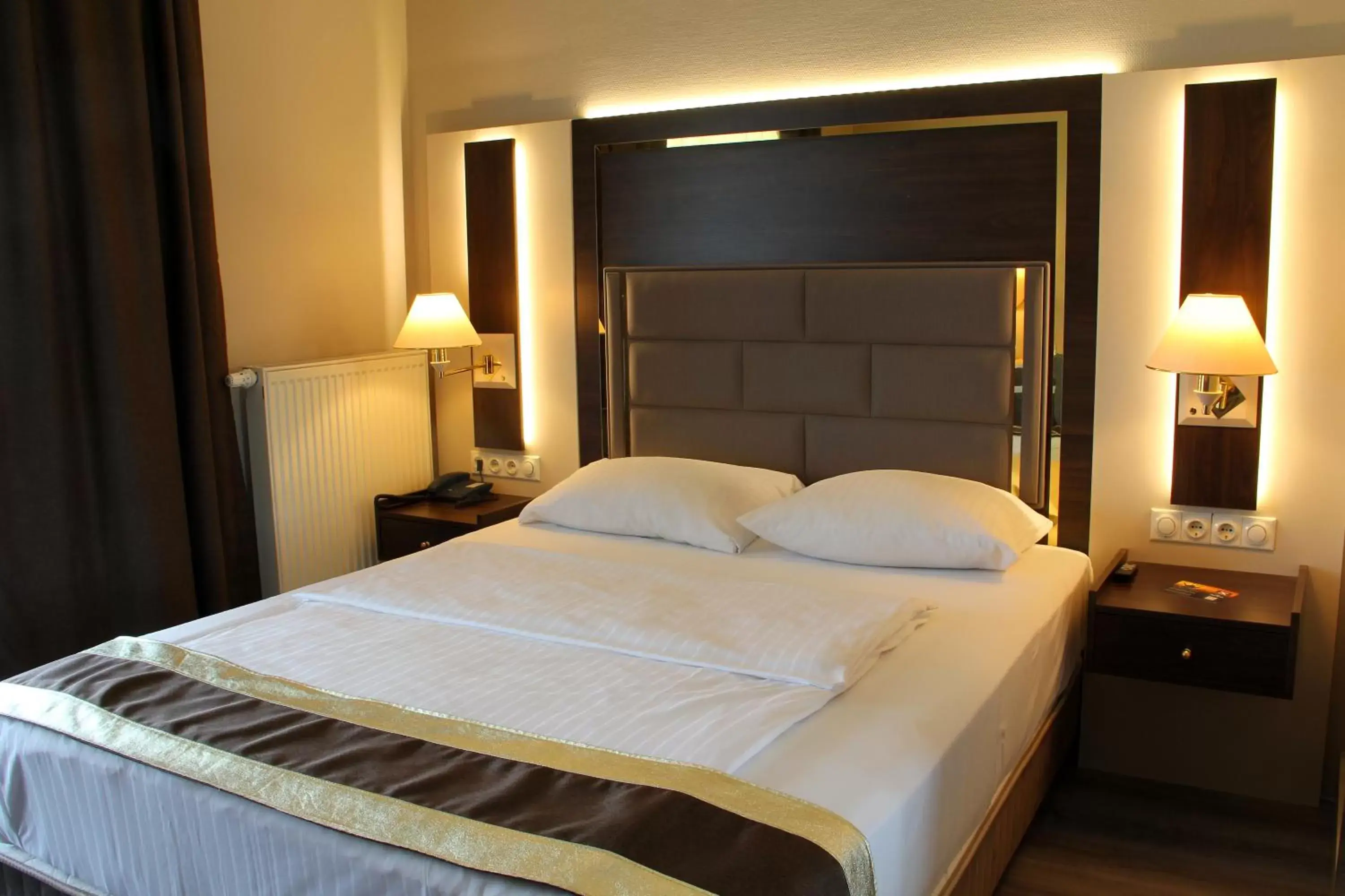 Photo of the whole room, Bed in City Hotel Frankfurt Bad Vilbel