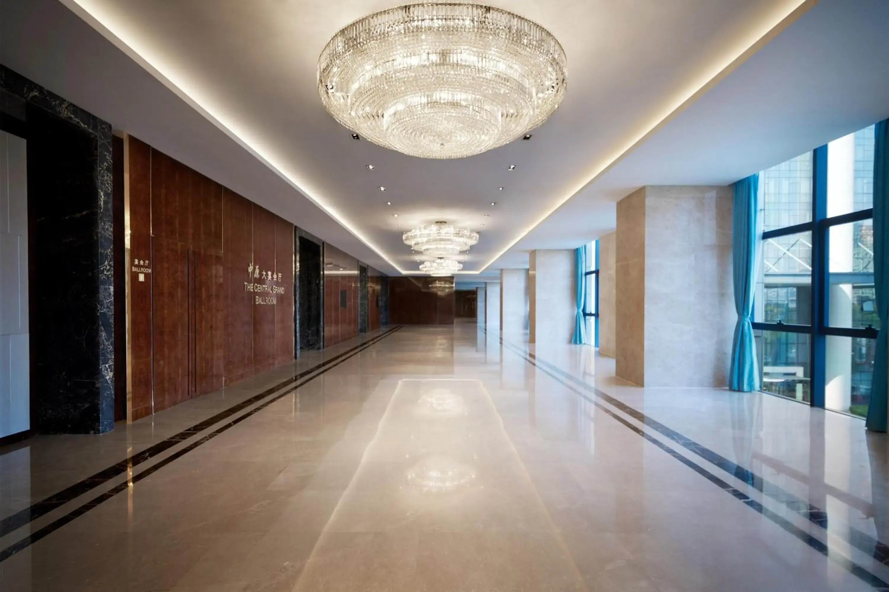 Meeting/conference room, Lobby/Reception in Sheraton Grand Zhengzhou Hotel