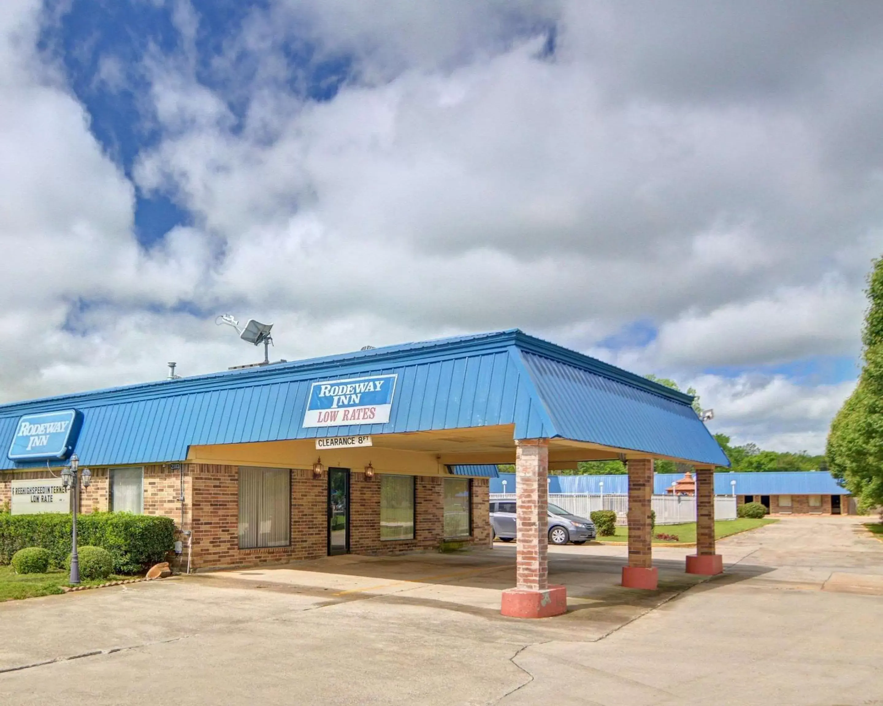 Property Building in Rodeway Inn Gainesville I-35