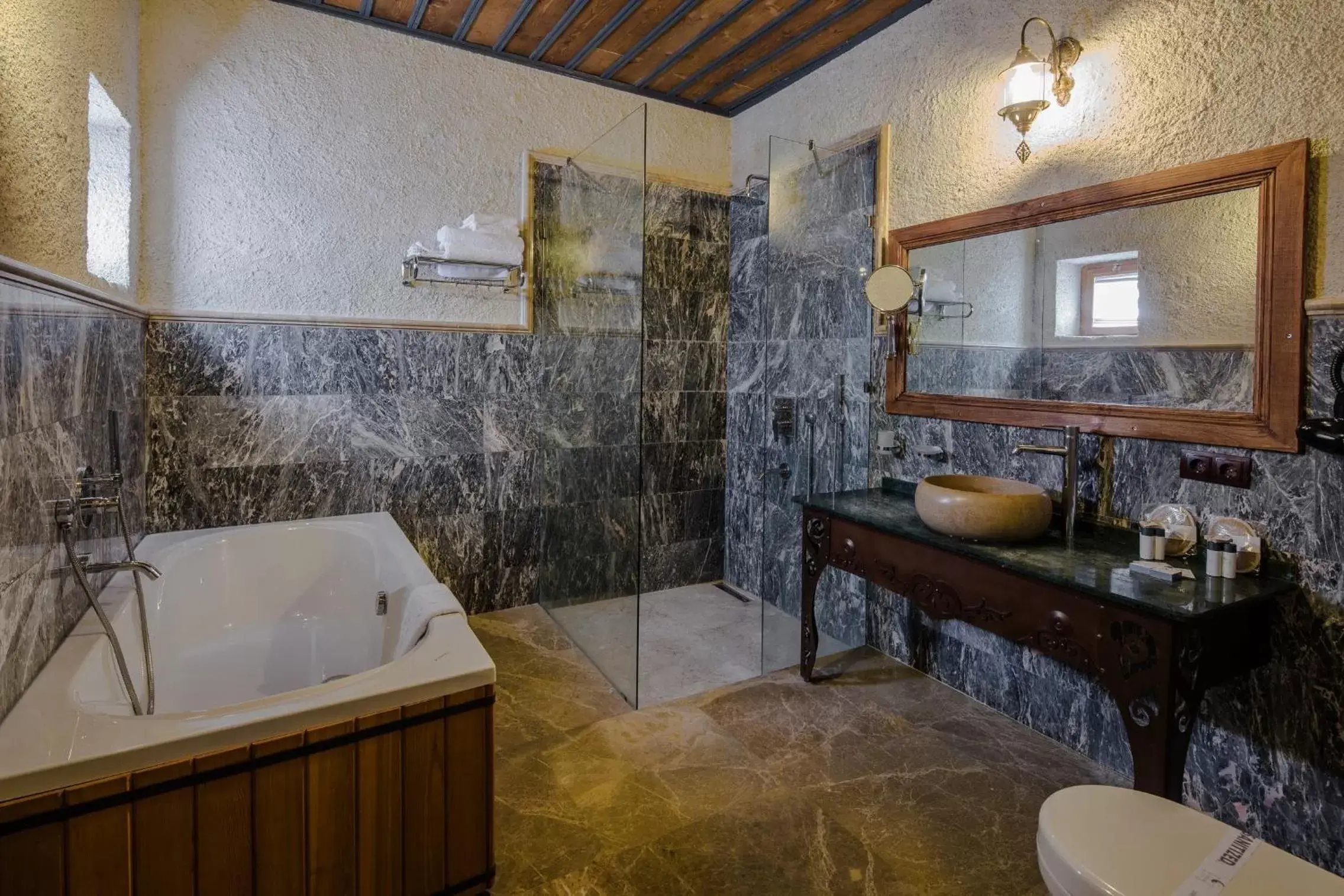 Hot Tub, Bathroom in Lunar Cappadocia Hotel