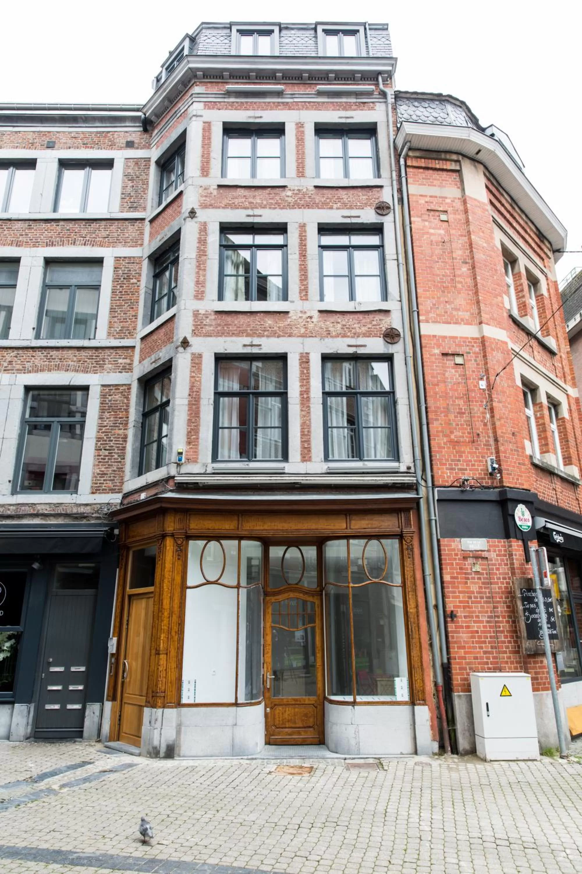 Facade/entrance in BnB City