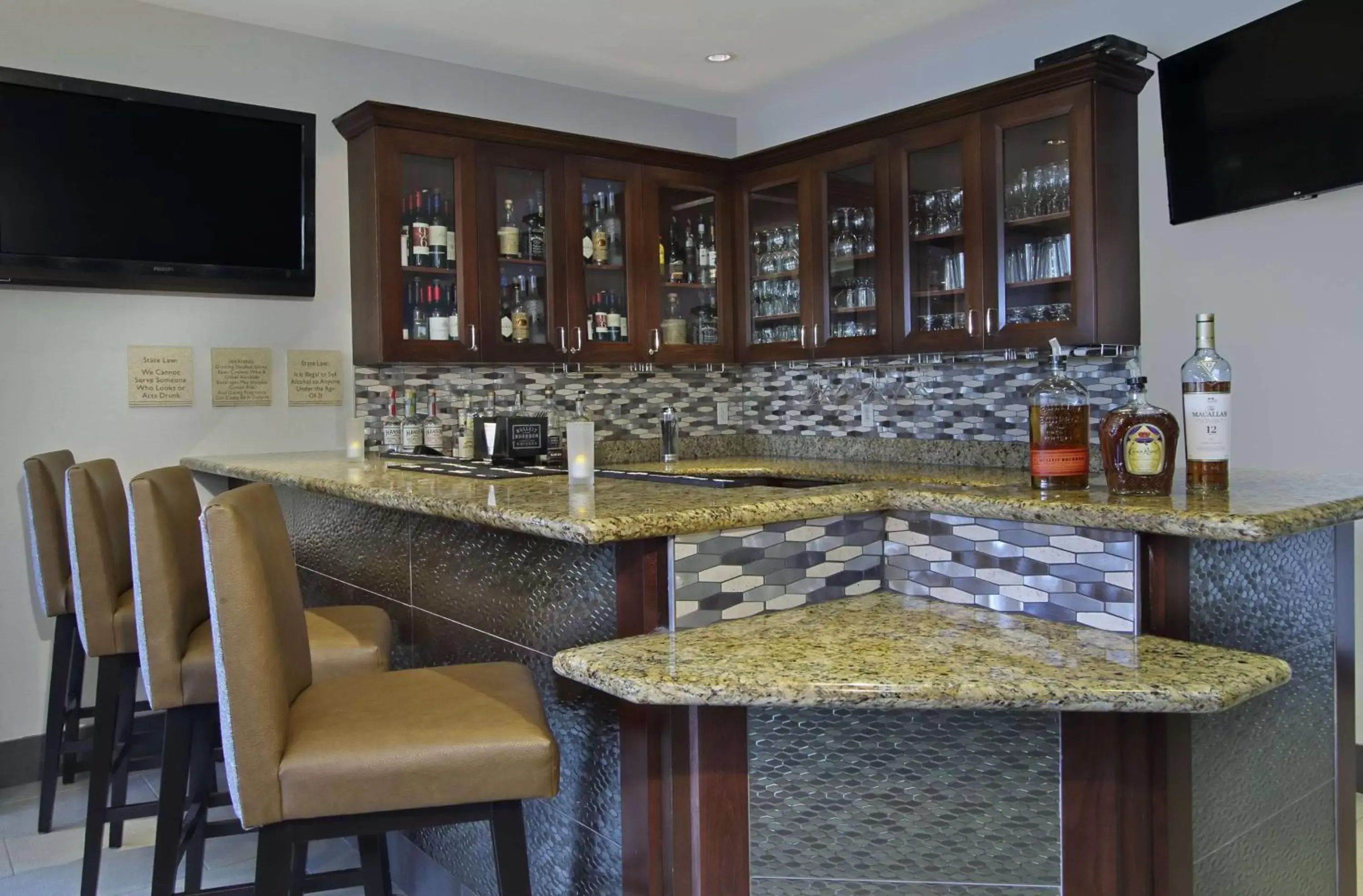 Lounge or bar, Lounge/Bar in Hilton Garden Inn Sonoma County Airport