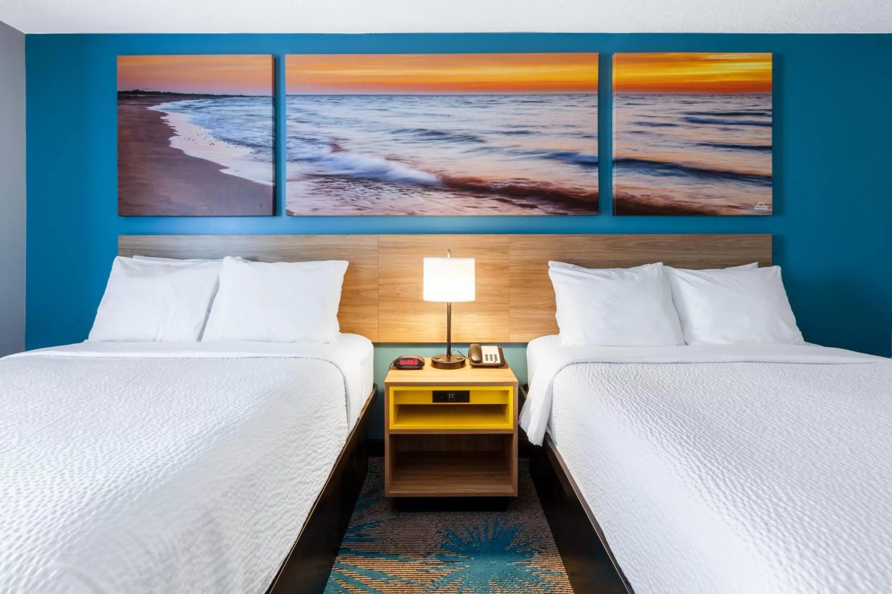 Bedroom, Bed in Days Inn by Wyndham Sandusky Cedar Point