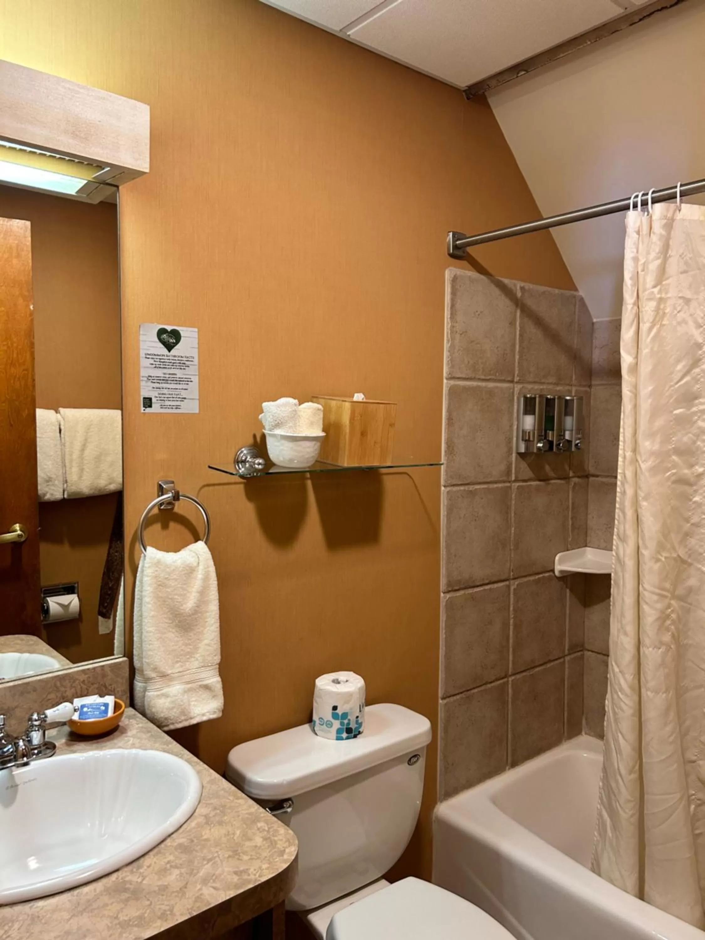 Bathroom in The Common Man Inn, Spa & Lodge