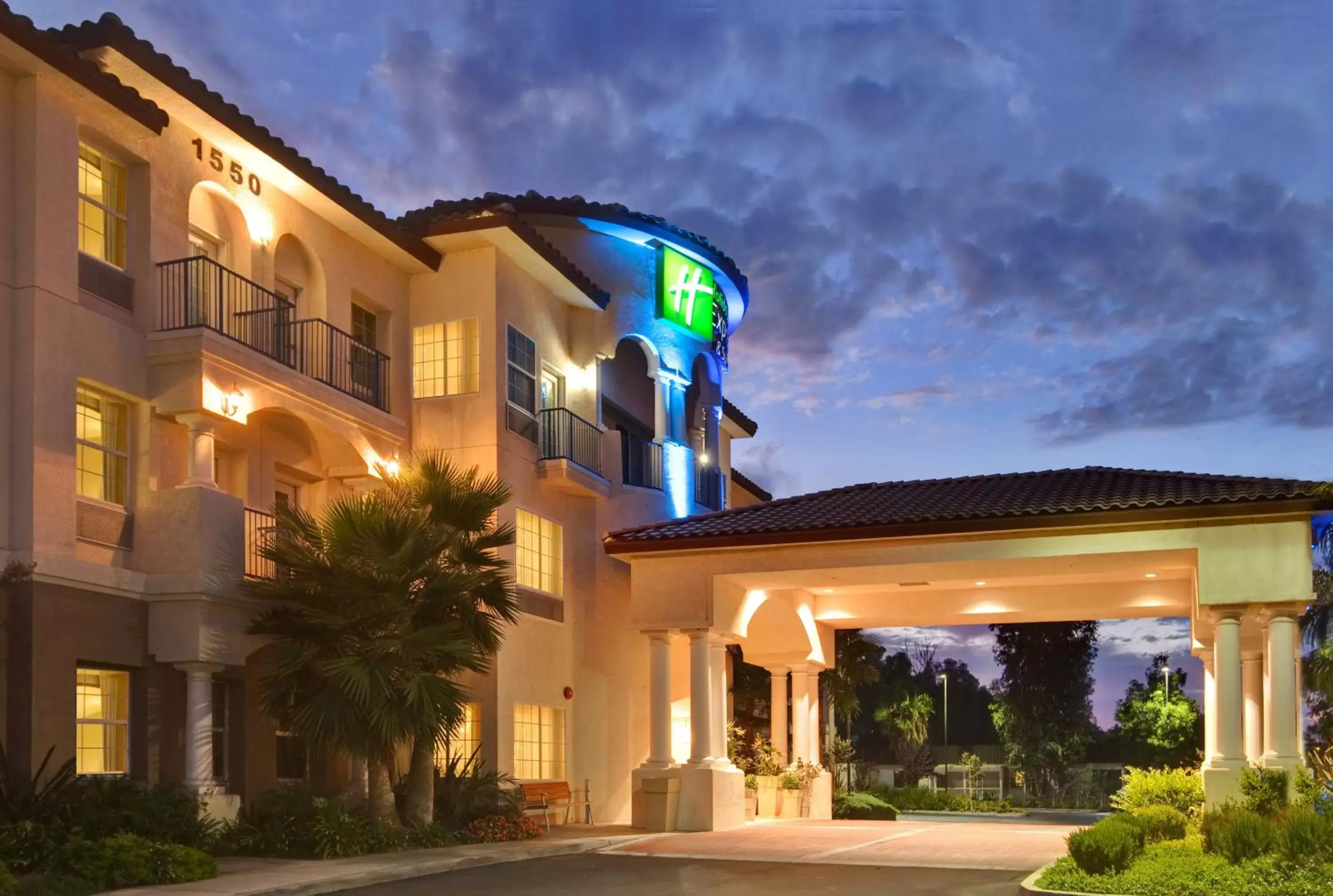 Property Building in Holiday Inn Express & Suites Corona, an IHG Hotel