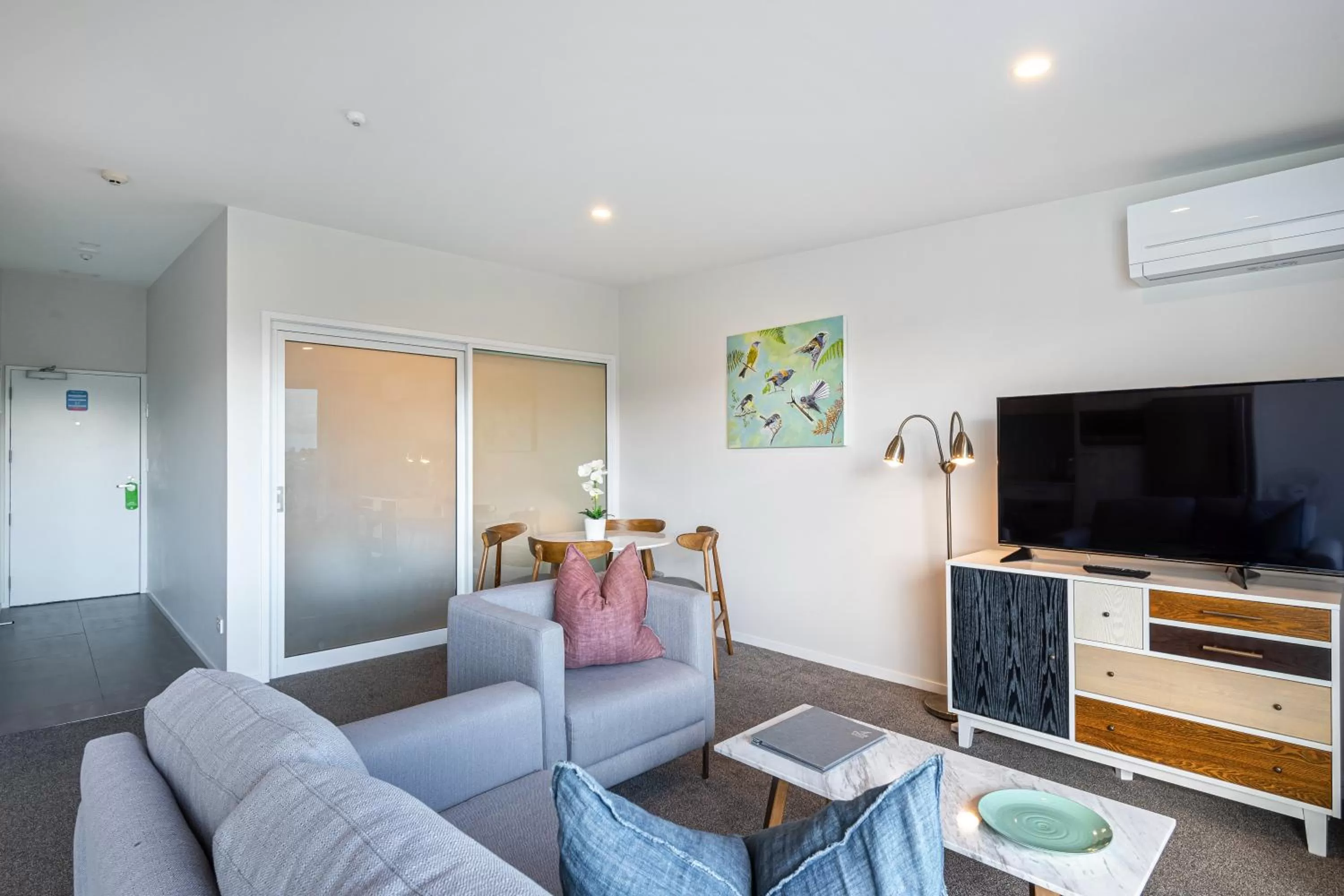 TV and multimedia in FERNZ Motel & Apartments Birkenhead