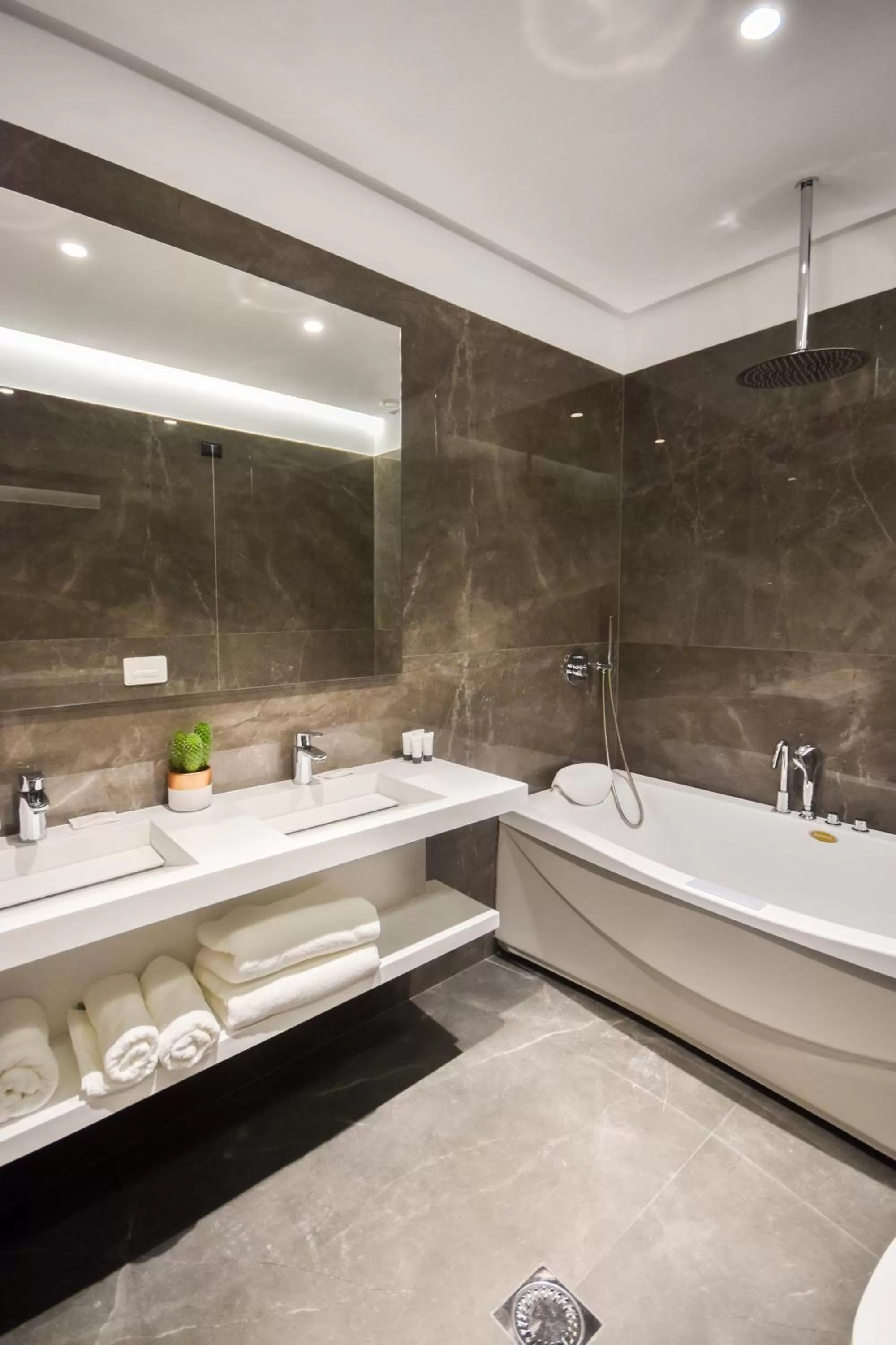 Shower in Flamingo Hotel