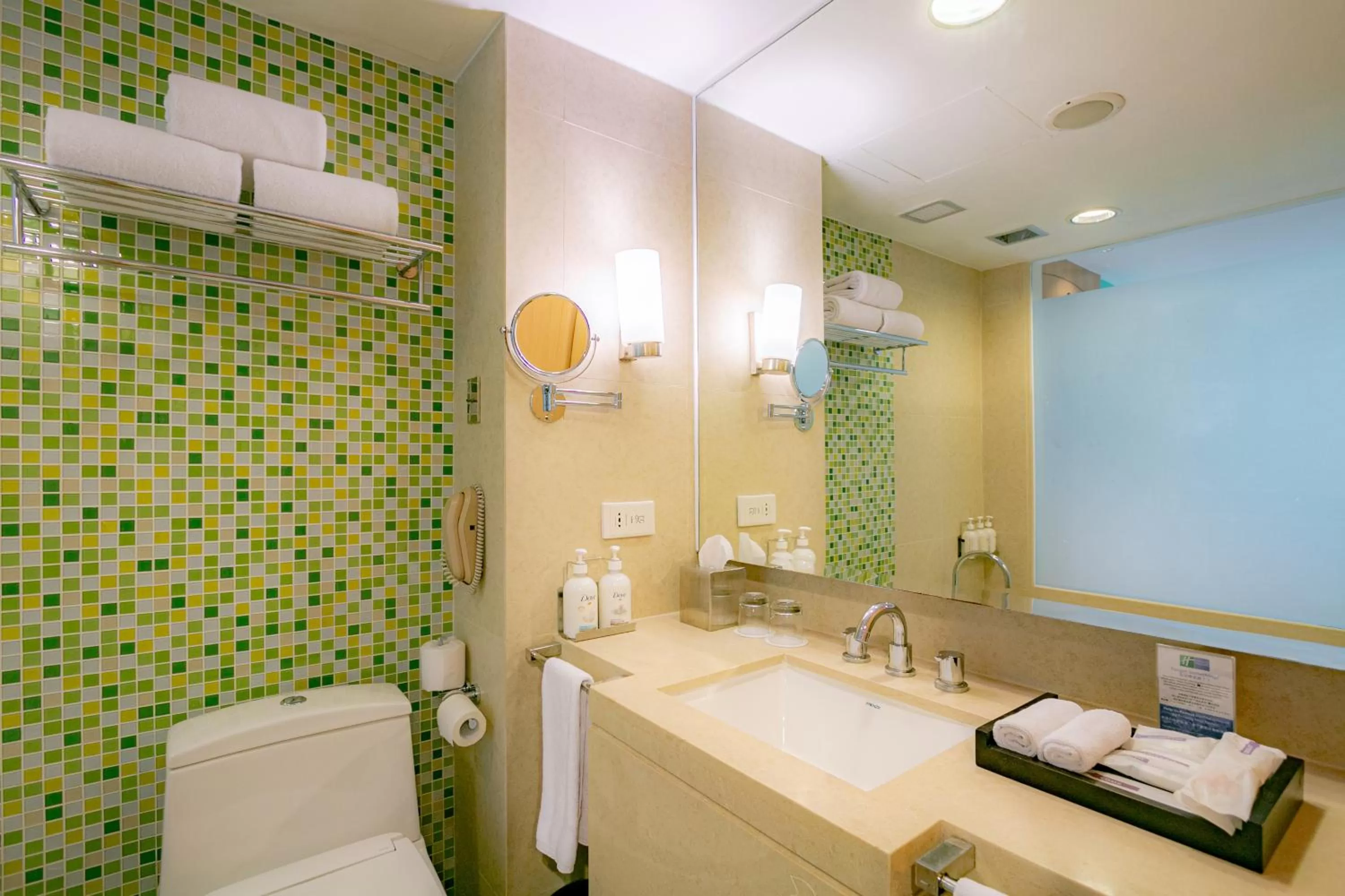 Bathroom in Holiday Inn Resort Baruna Bali by IHG