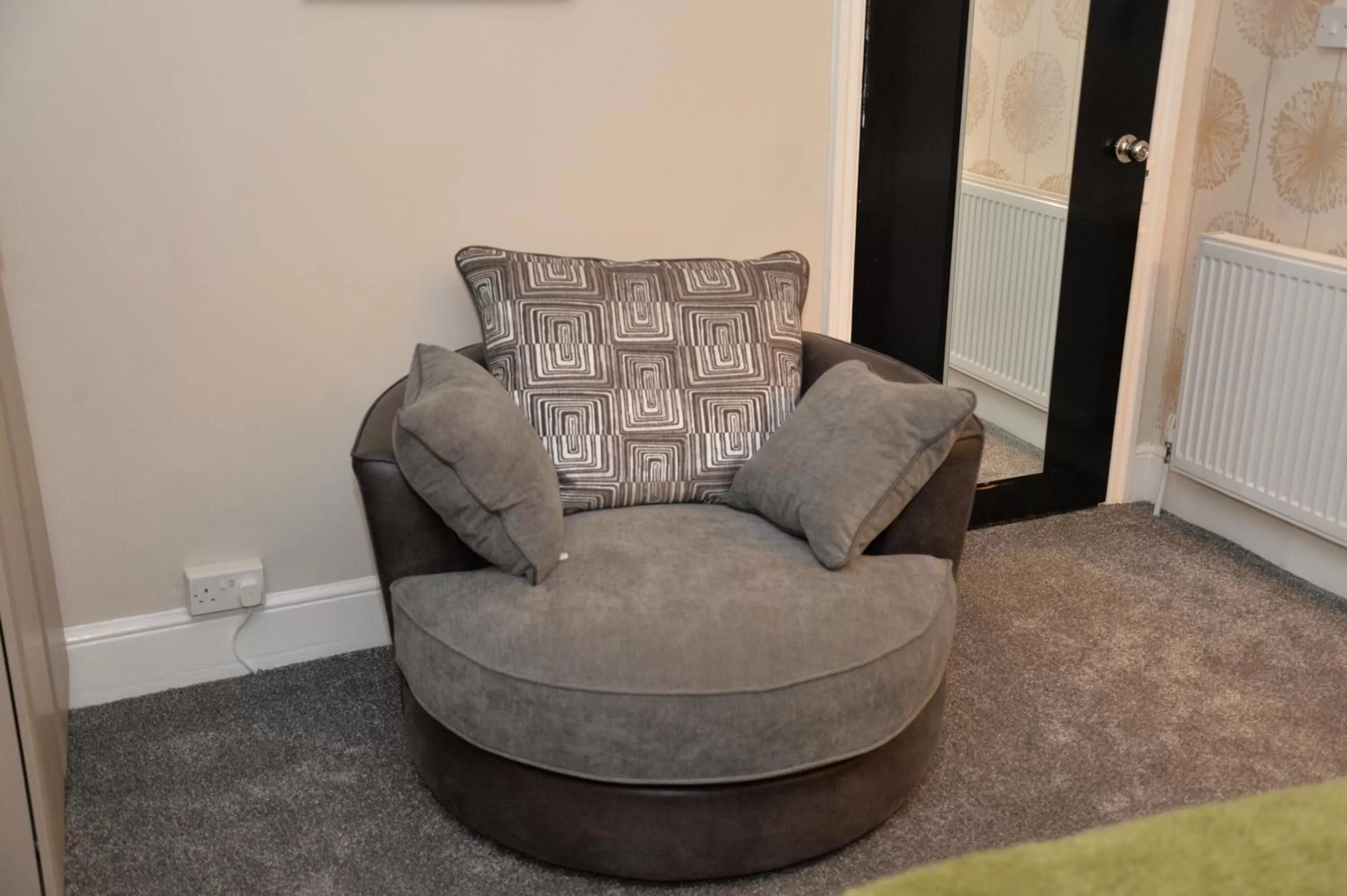 Lauriston & Lawton Court Hotel