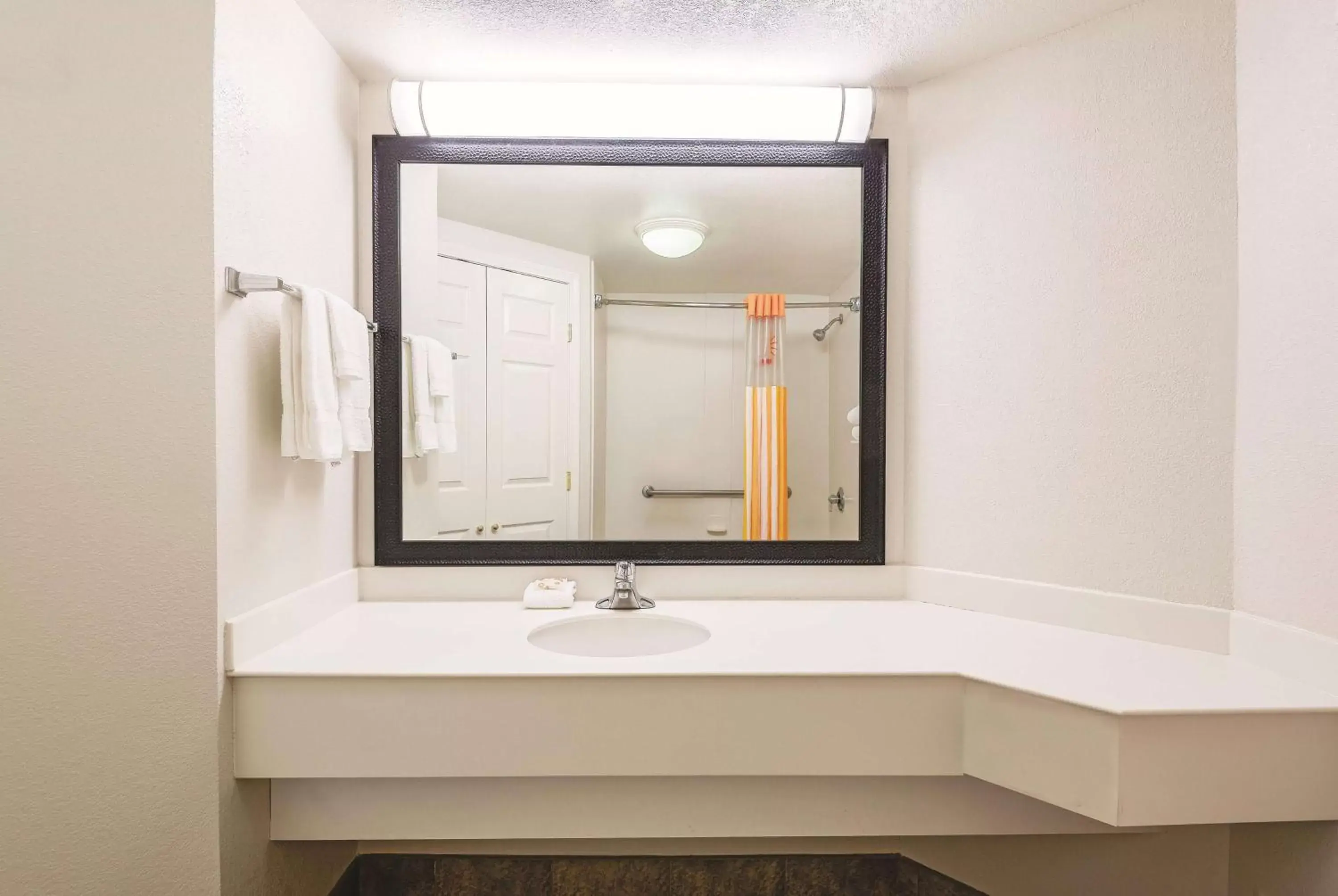 TV and multimedia, Bathroom in La Quinta Inn & Suites by Wyndham University Area Chapel Hill