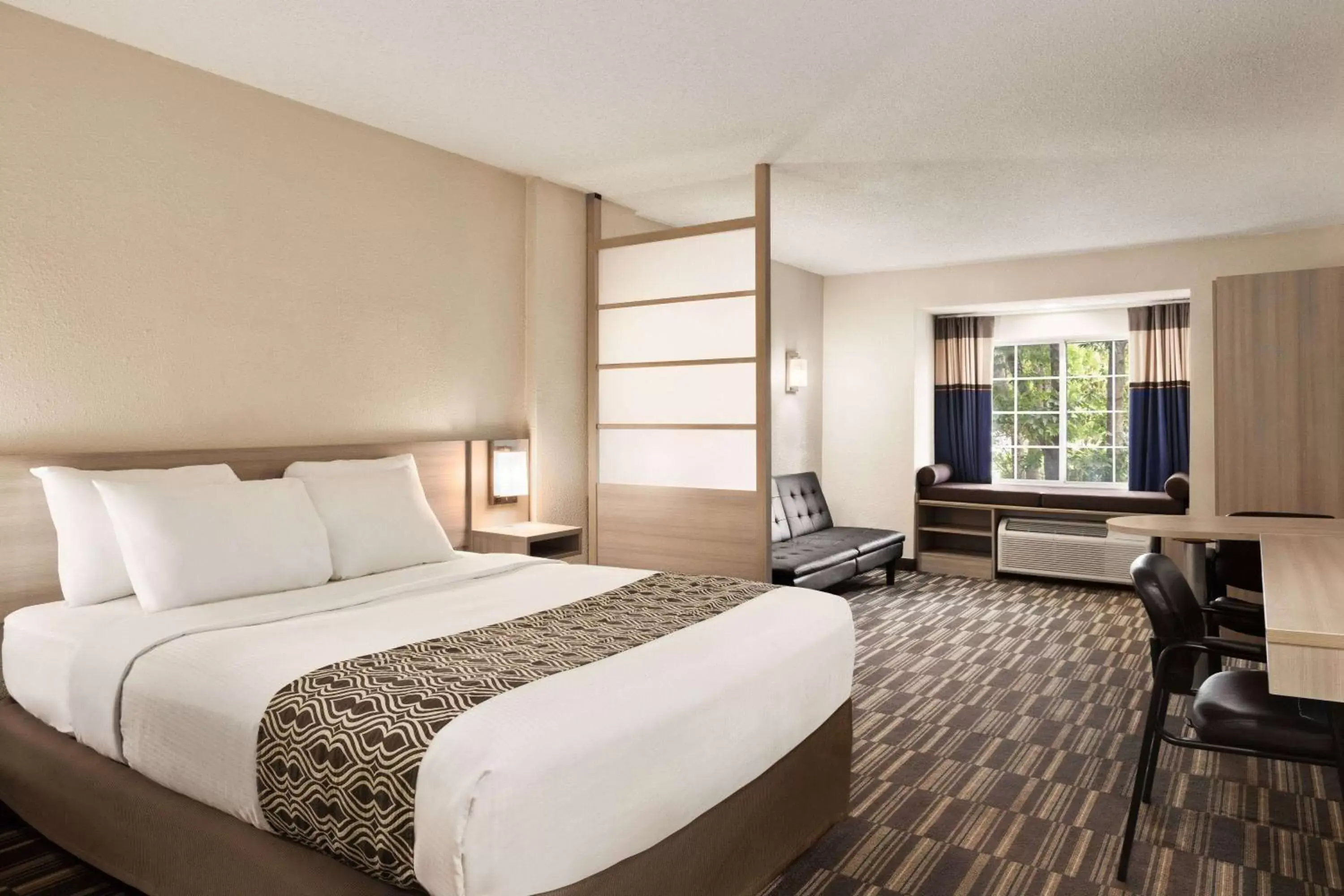 Bed in Microtel Inn & Suites by Wyndham Florence/Cincinnati Airpo