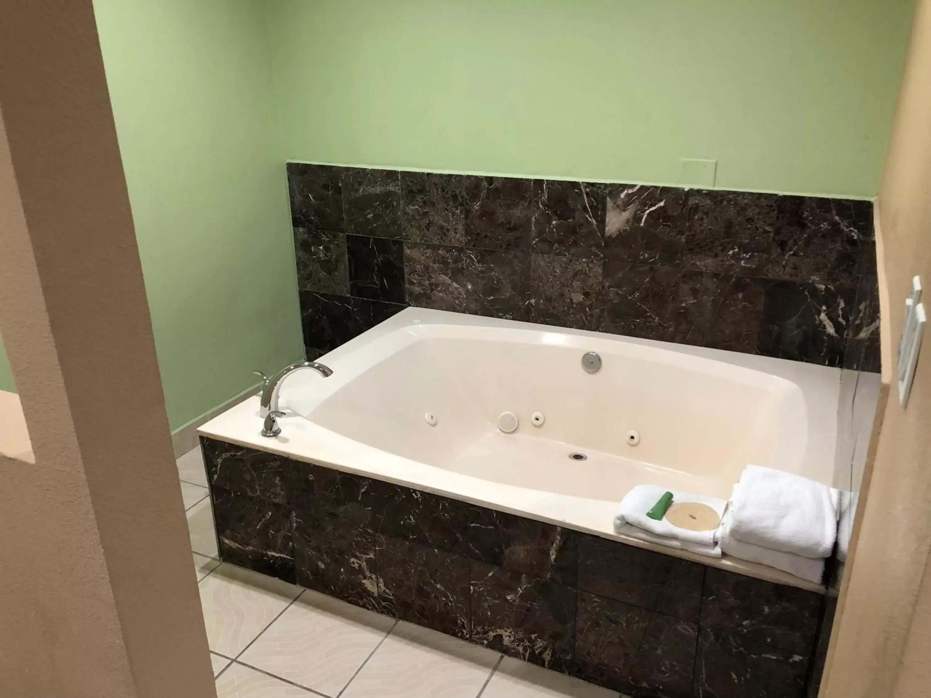 Deluxe Two-Bedroom Suite with Spa Bath in American Inn & Suites LAX Airport
