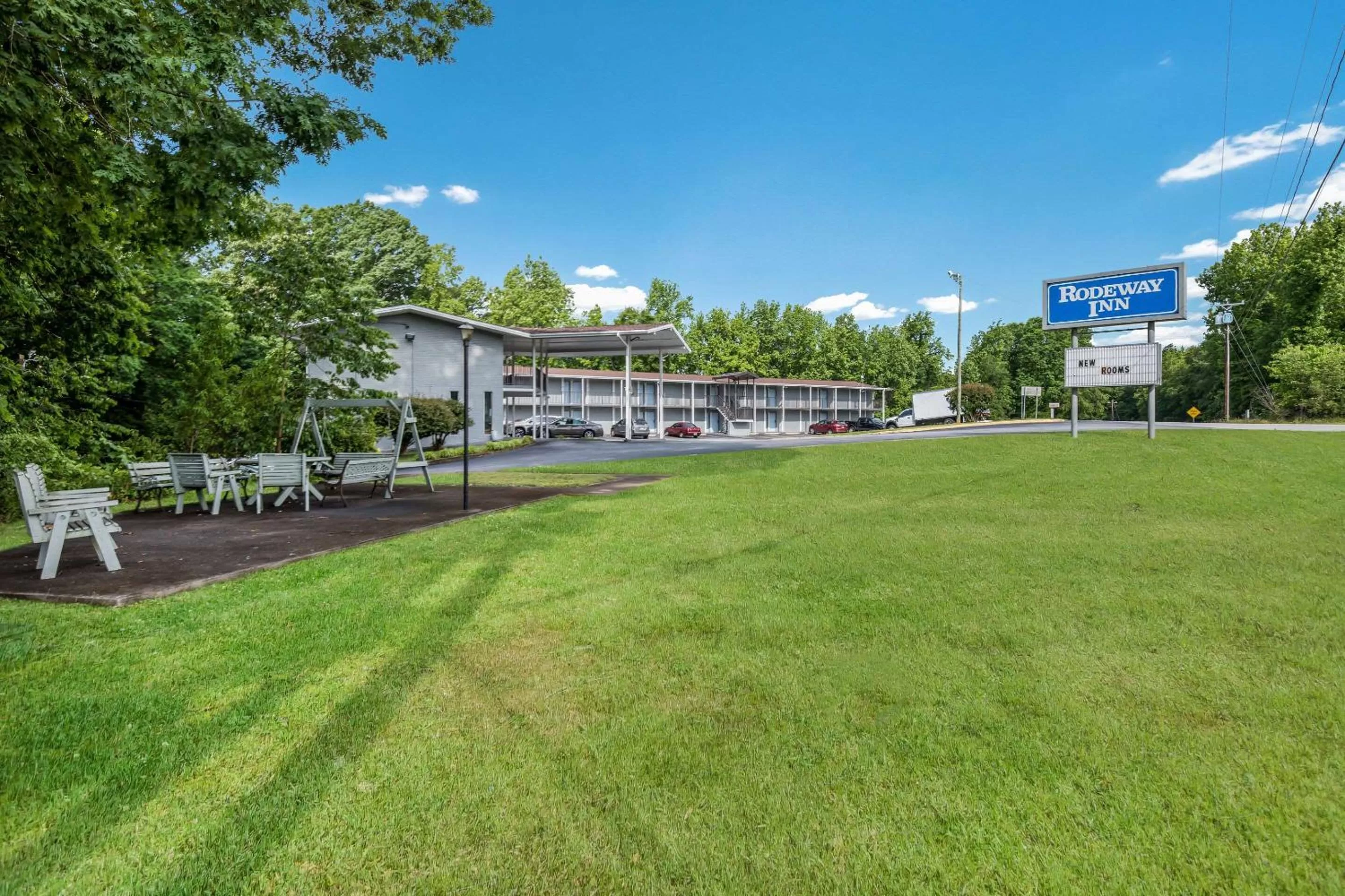 Property Building in Rodeway Inn Anderson