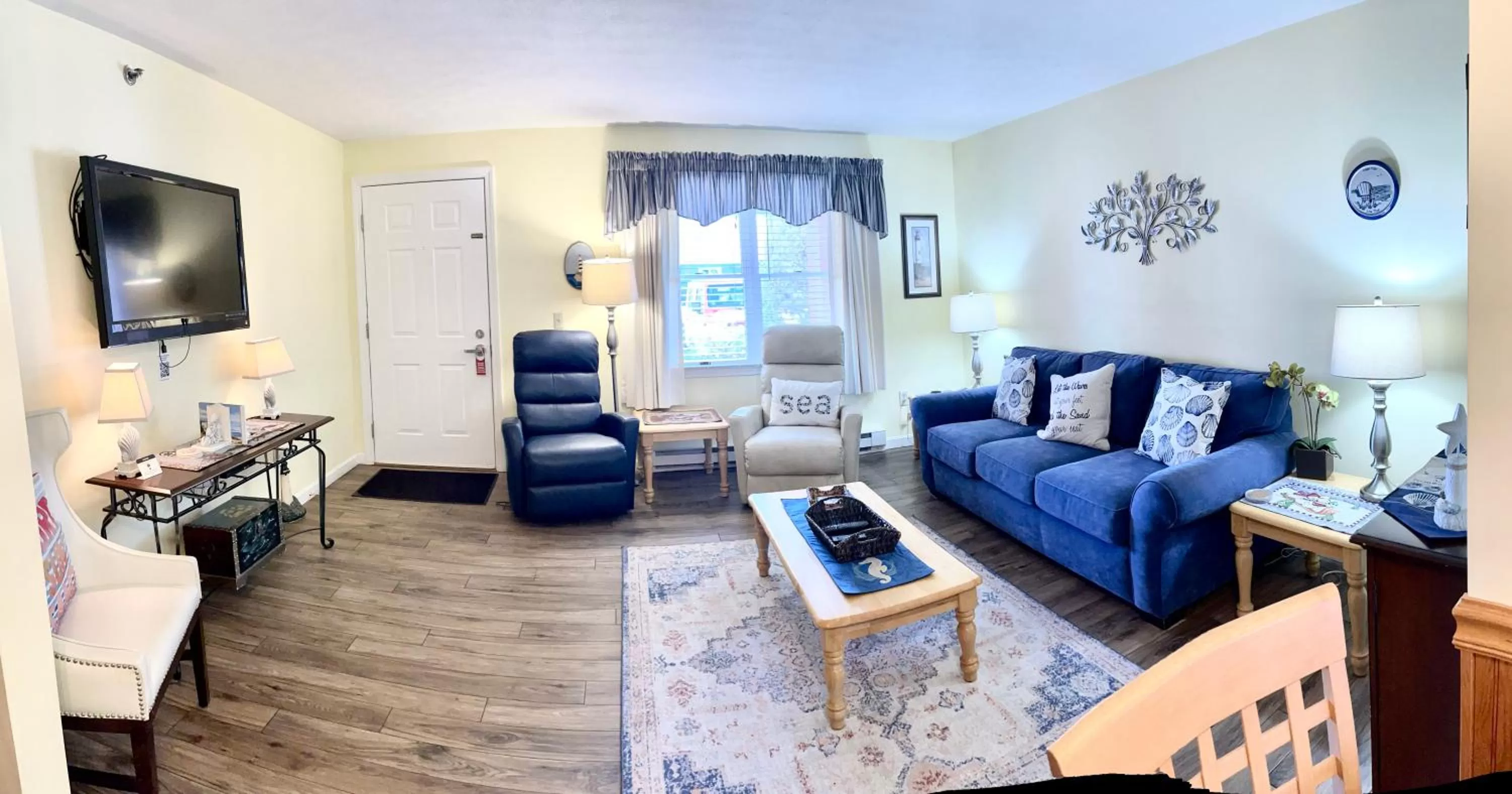 Seating Area in Elmwood Resort Hotel