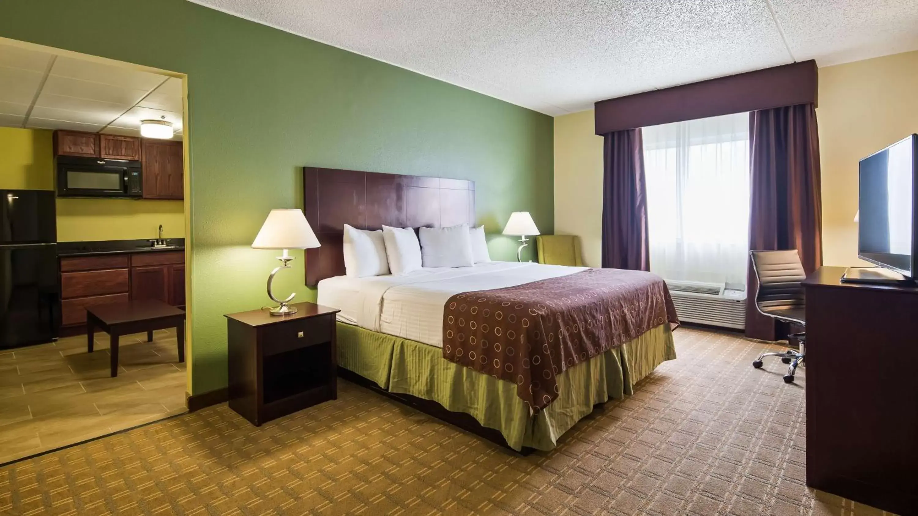 Photo of the whole room, Bed in Best Western Airport Inn & Suites Cleveland