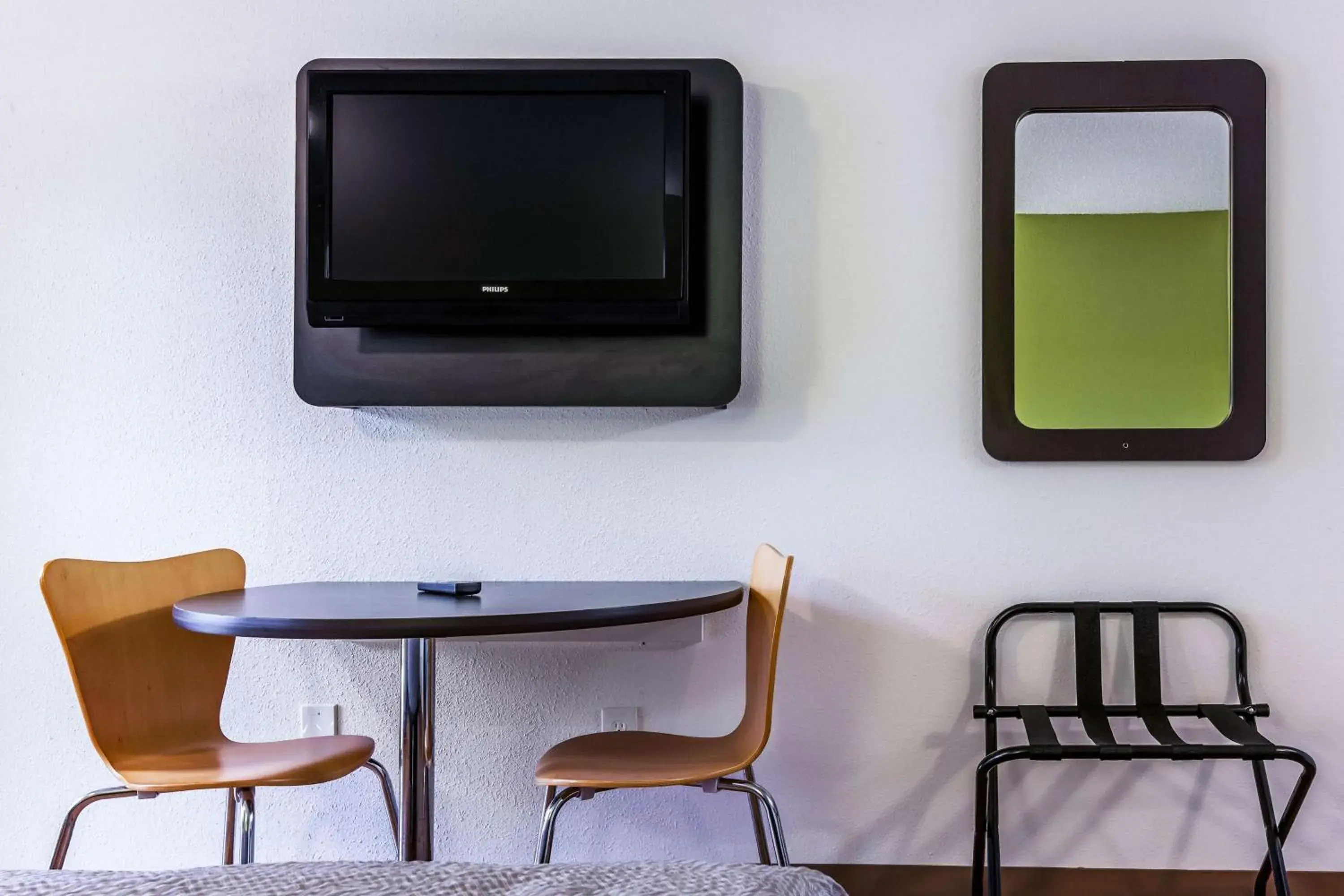 TV and multimedia, TV/Entertainment Center in Motel 6-Alexandria, LA - South