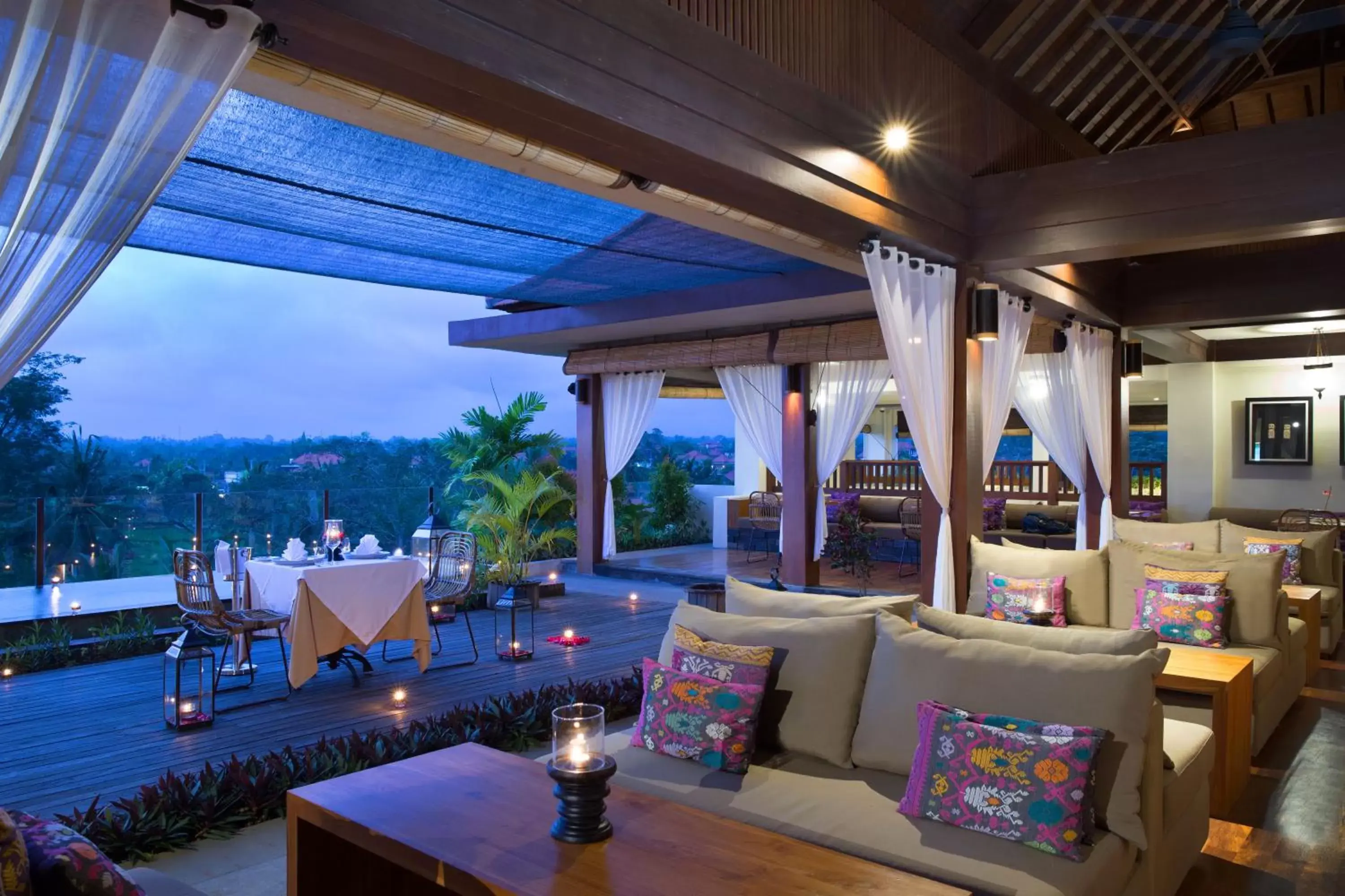 Lounge or bar in Ubud Village Hotel