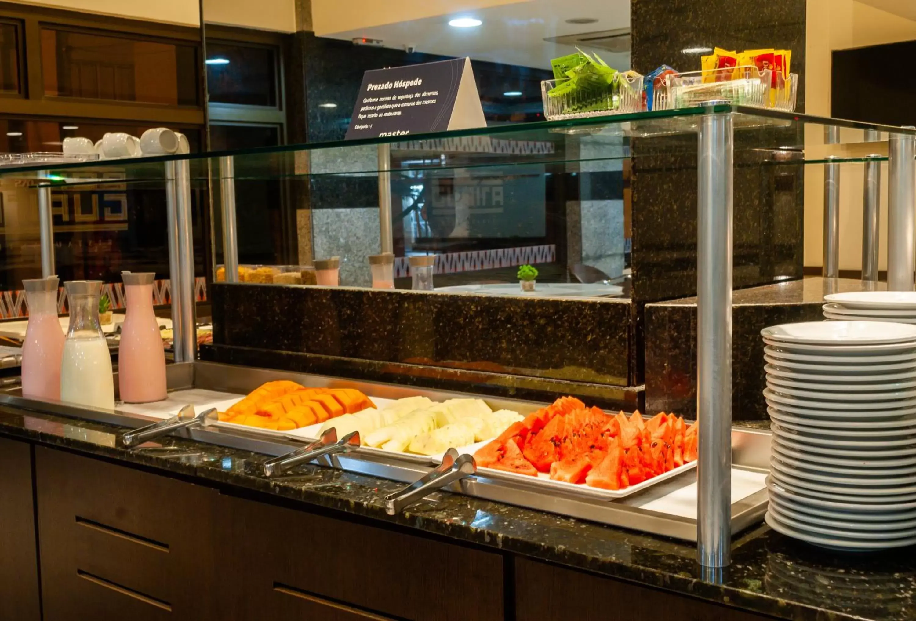 Breakfast in Master Curitiba Hotel - 1,6 km do Estádio Couto Pereira - Show Breakfast in Master Curitiba Hotel - 1,6 km do Estádio Couto Pereira - Show