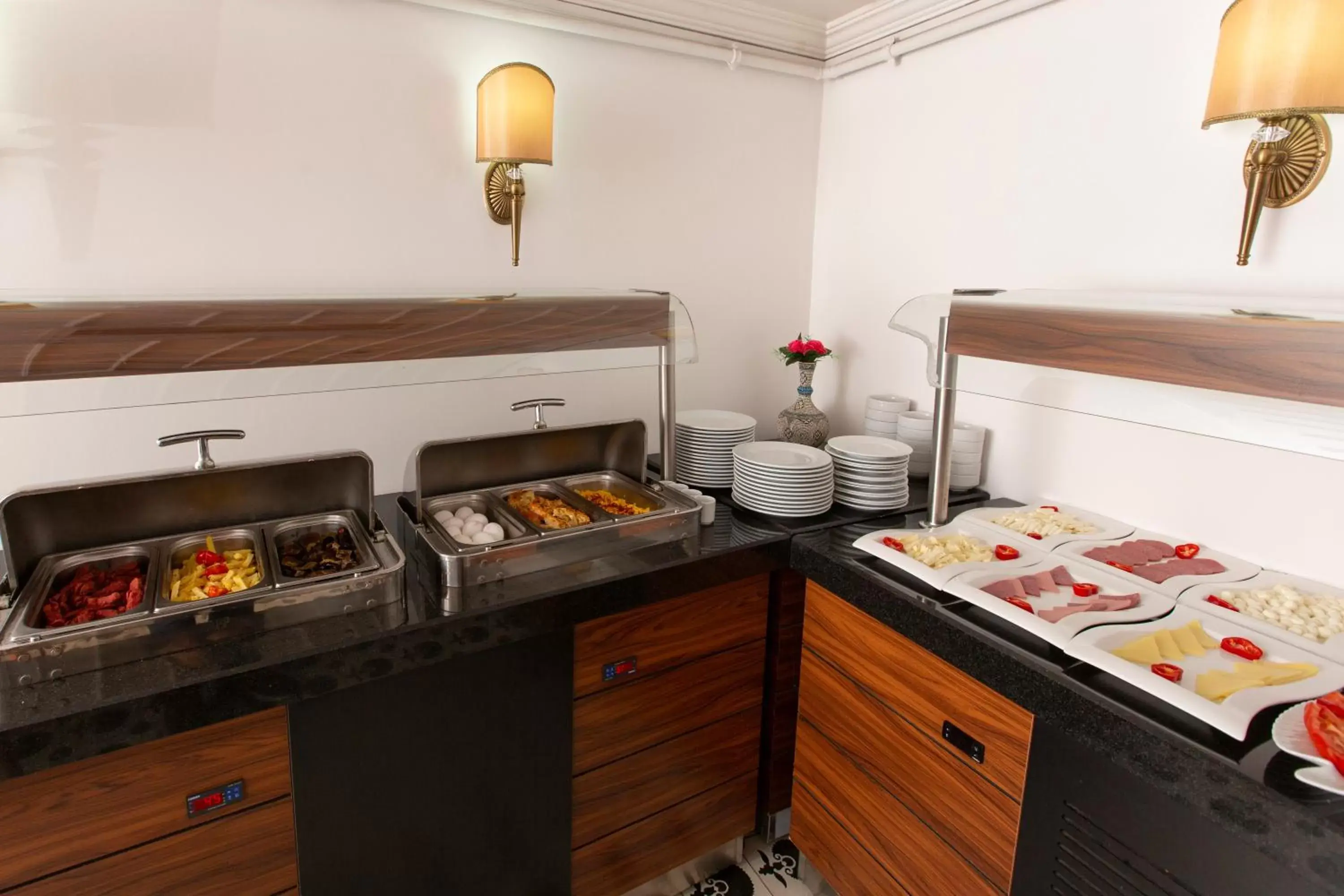 Breakfast, Kitchen/Kitchenette in Premist Hotels Sultanahmet