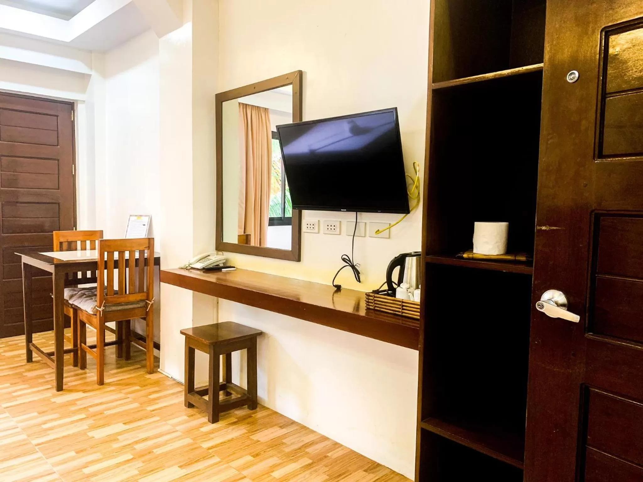 TV and multimedia in Jurias Garden Hotel