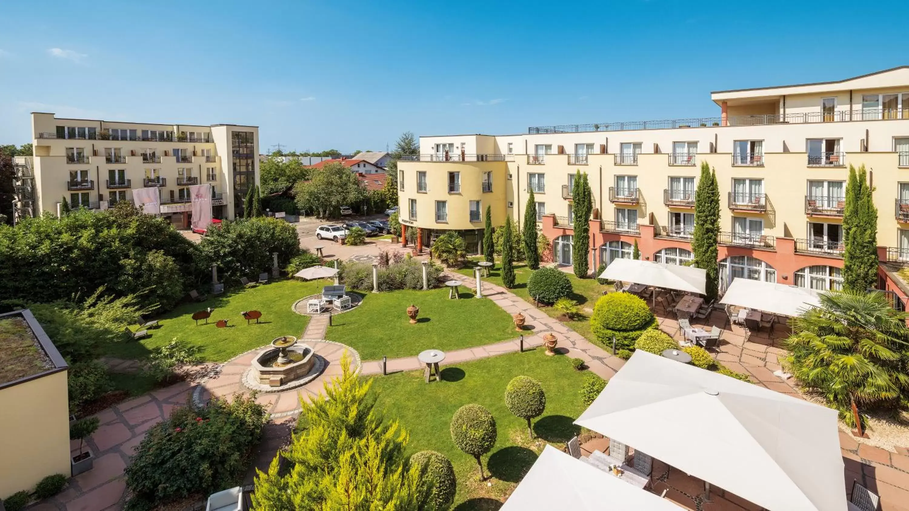 Garden view in Hotel Villa Toskana