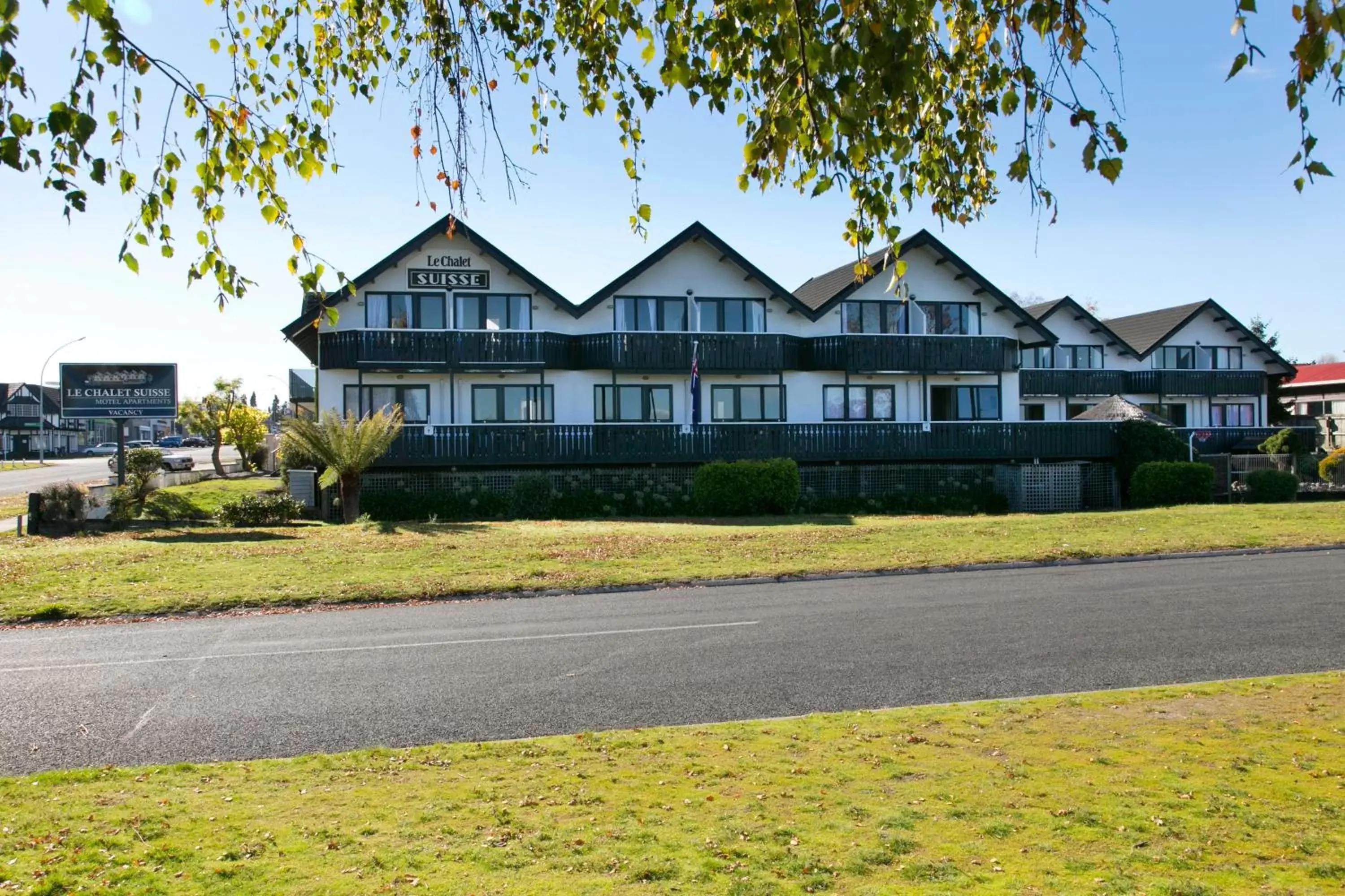 Facade/entrance, Property Building in Le Chalet Suisse Motel Taupo