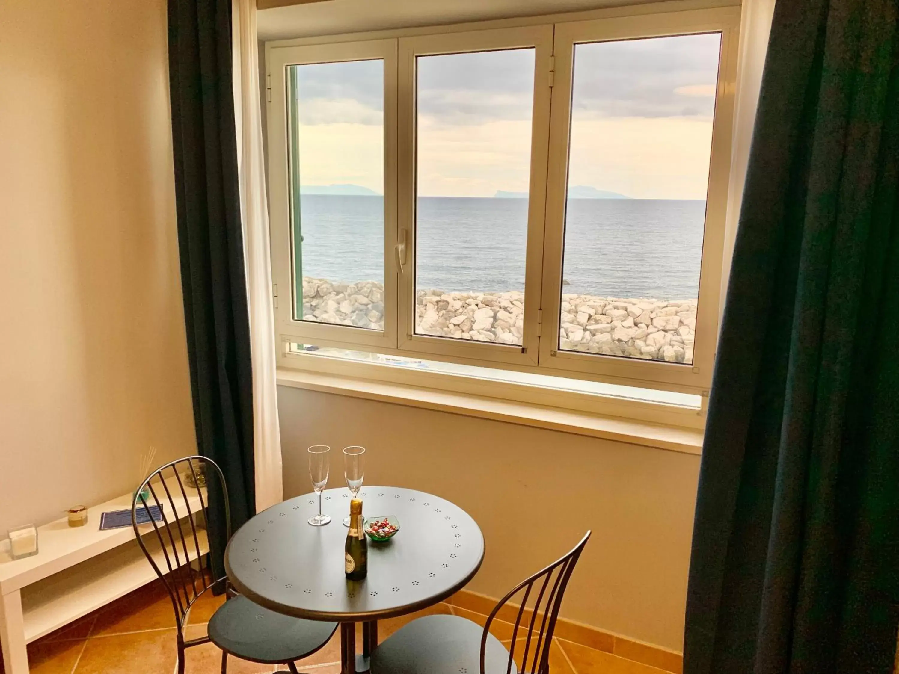 Sea view, Dining Area in Artis Mare