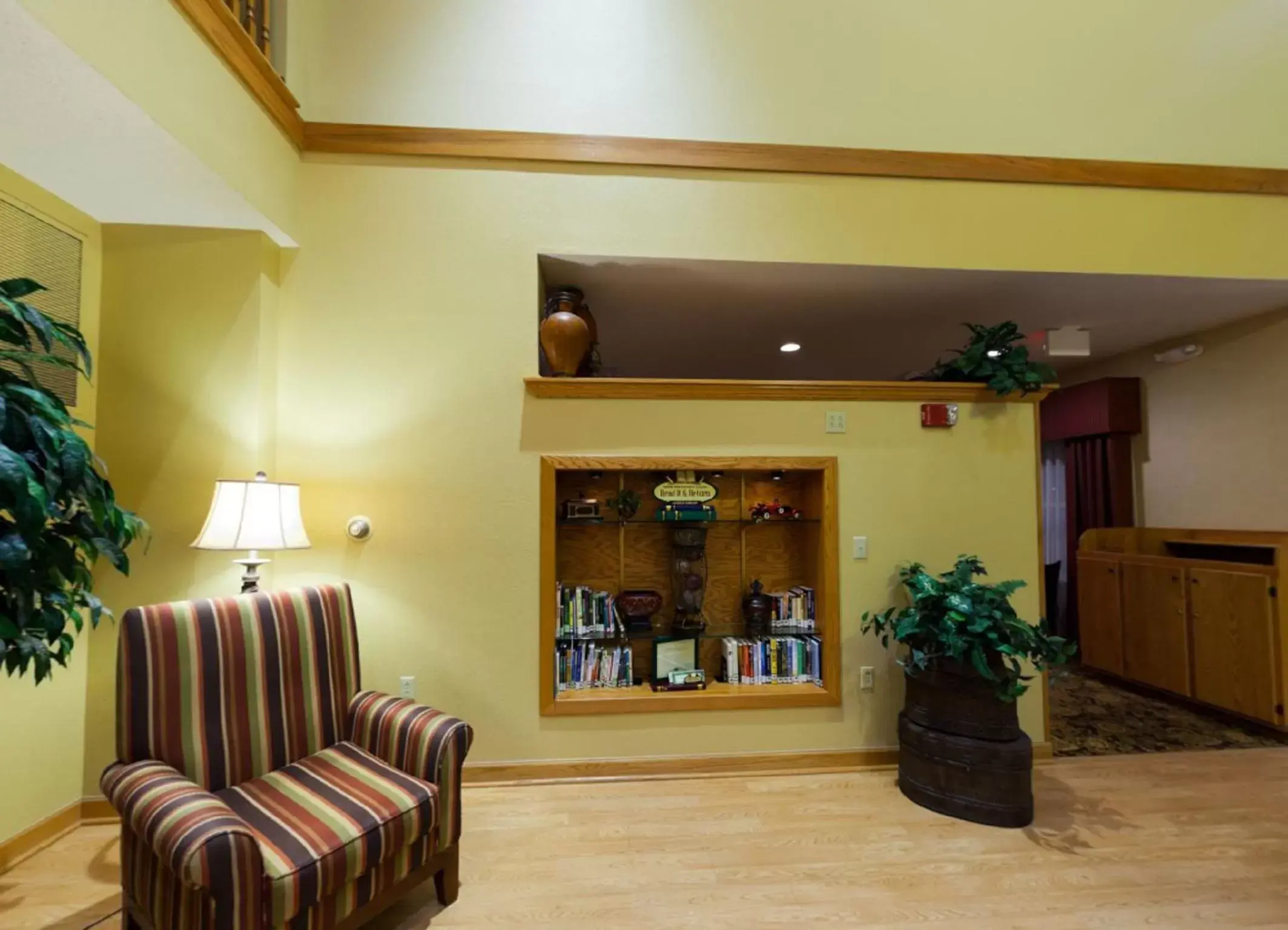 Lobby or reception in Country Inn & Suites by Radisson, Rock Falls, IL