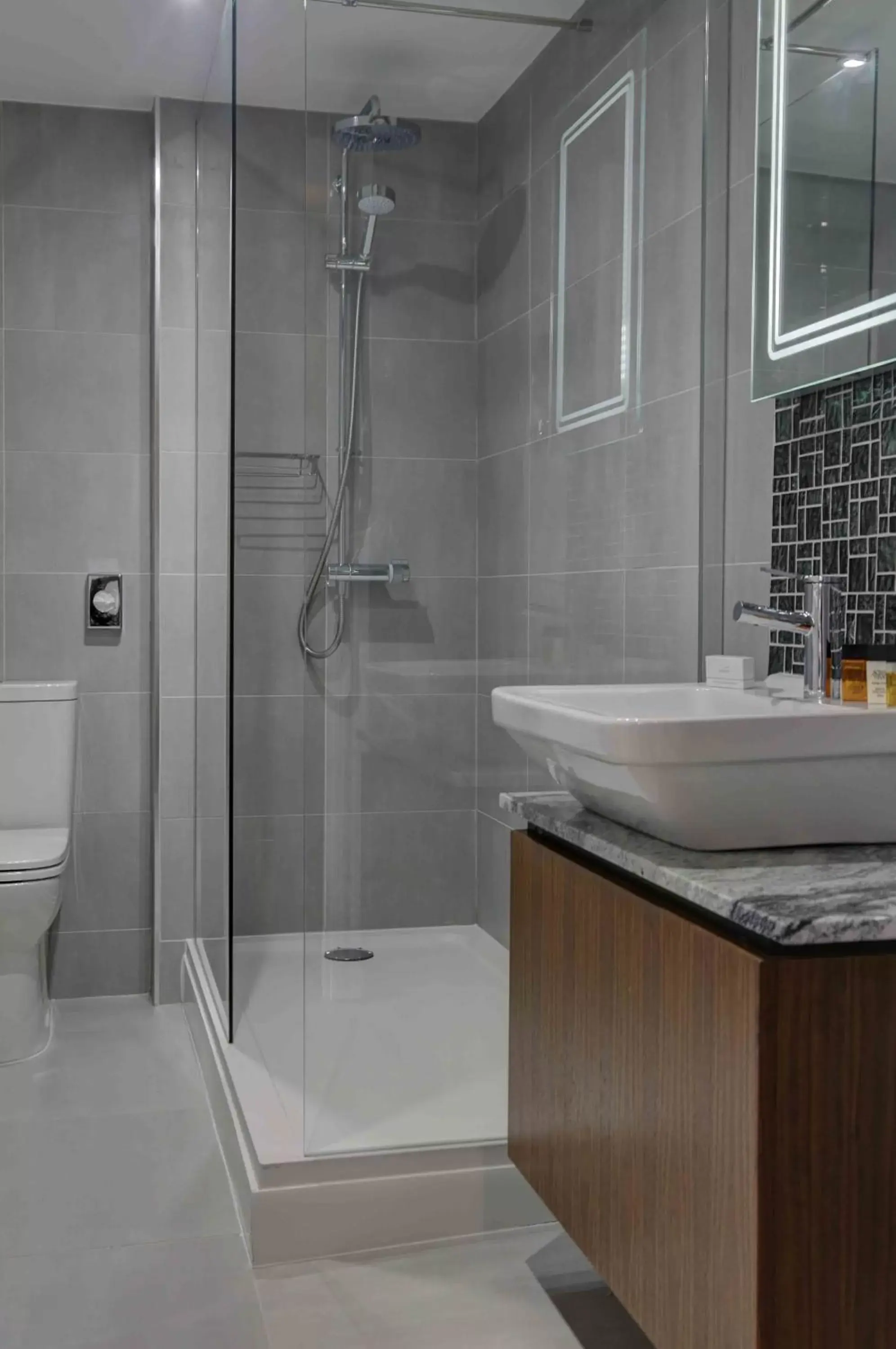 Shower, Bathroom in The Croft Hotel, BW Signature Collection