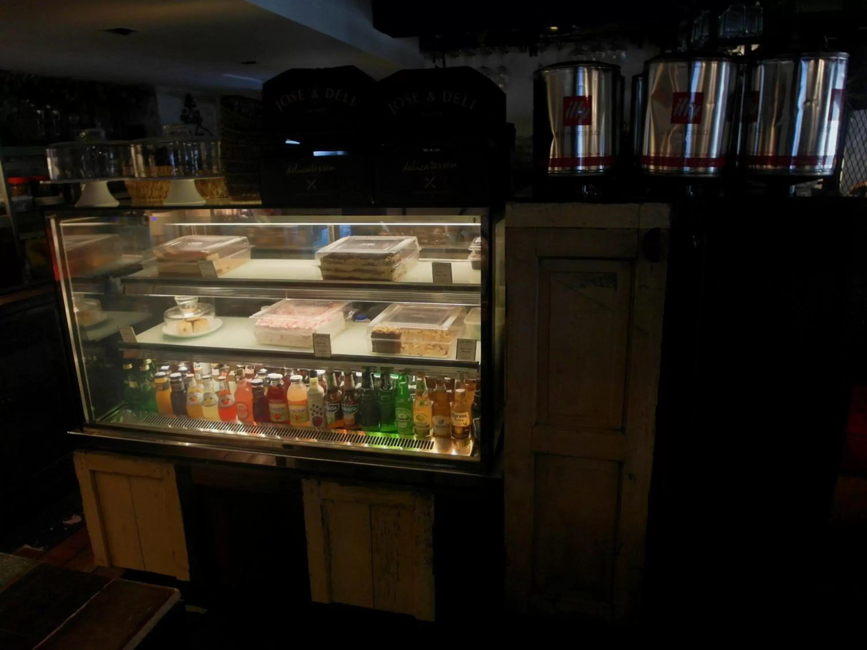 Restaurant/places to eat in French Hotel Restaurant/places to eat in French Hotel