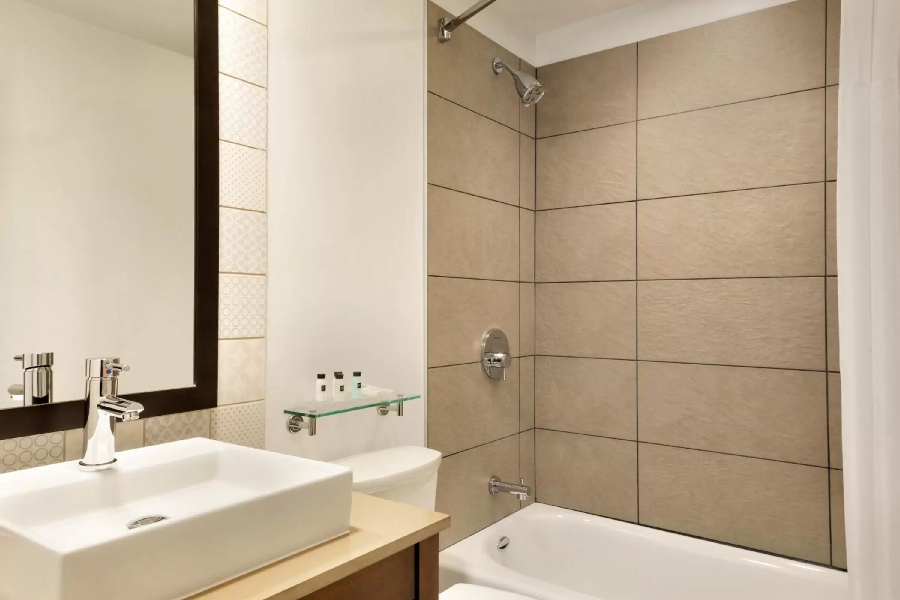 Shower, Bathroom in Country Inn & Suites by Radisson, Seattle-Tacoma International Airport, WA