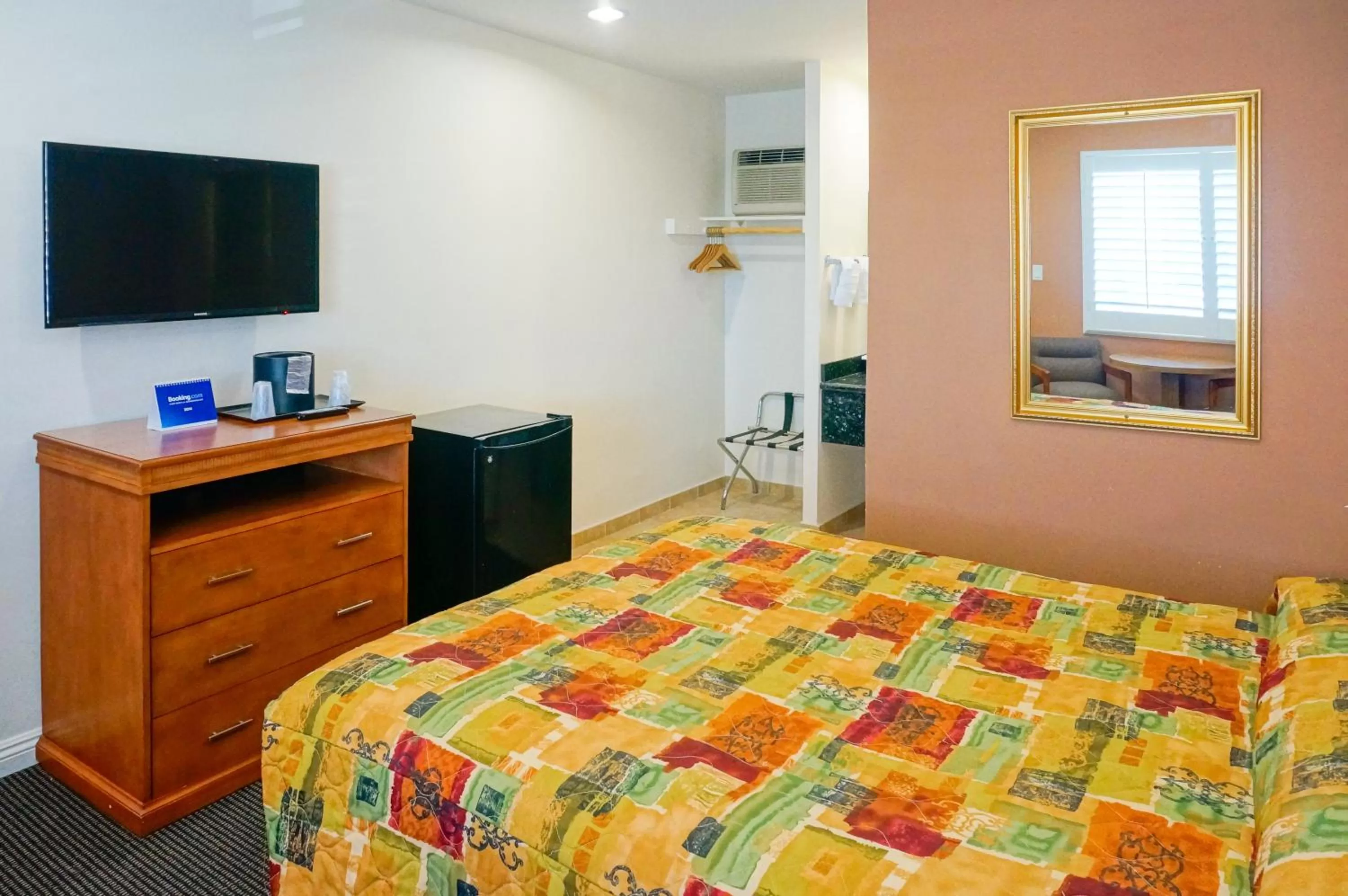 Bed in Dunes Inn - Sunset