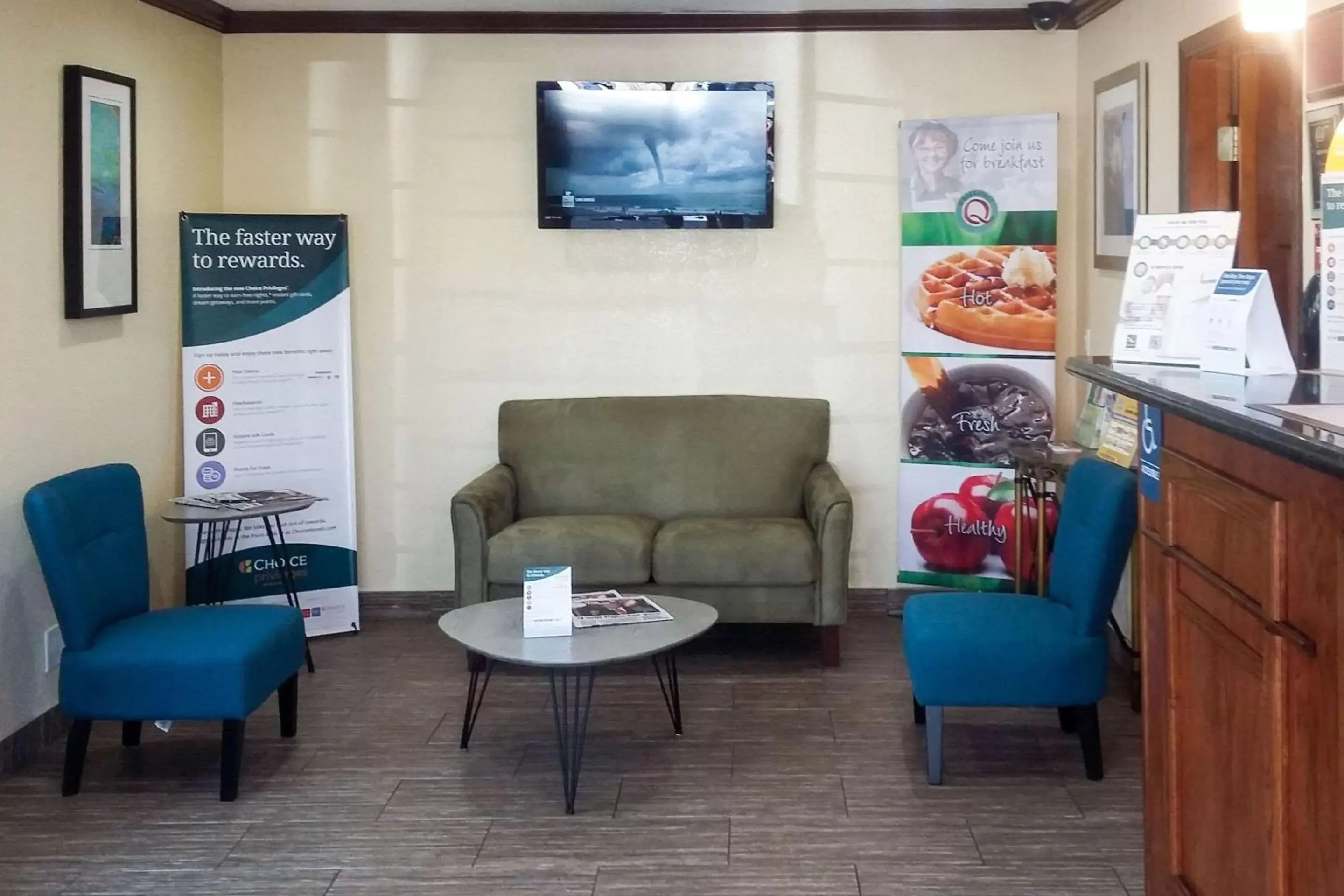 Lobby or reception, Seating Area in Quality Inn San Diego I-5 Naval Base Lobby or reception, Seating Area in Quality Inn San Diego I-5 Naval Base