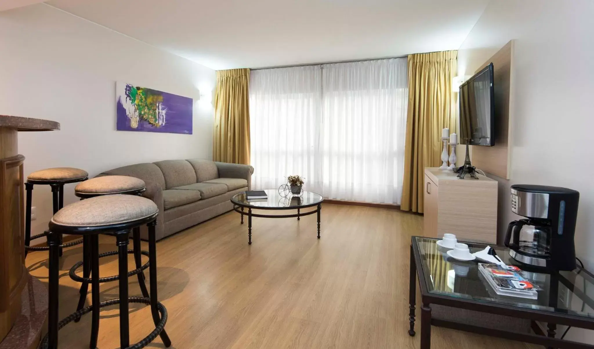 Bedroom, Seating Area in Holiday Inn Montevideo, an IHG Hotel