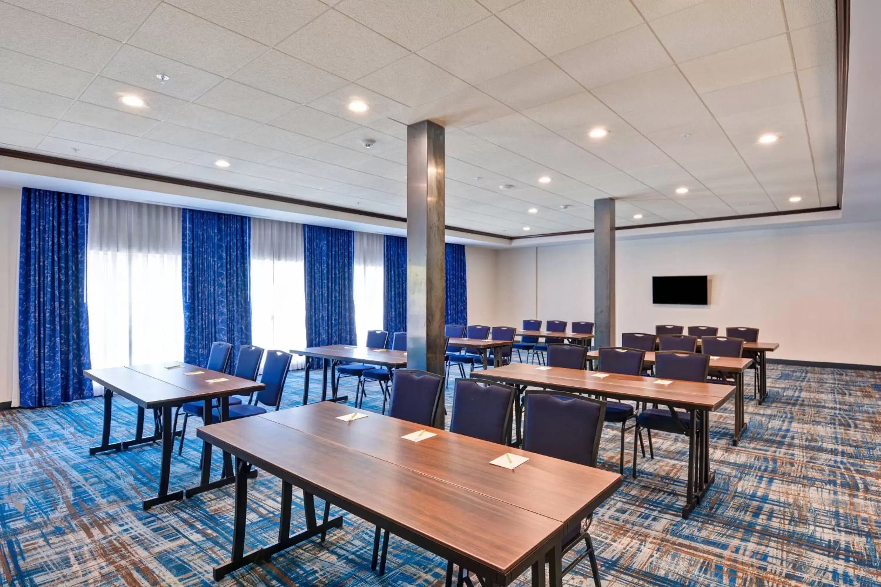 Meeting/conference room in Courtyard by Marriott Long Island Islip/Courthouse Complex