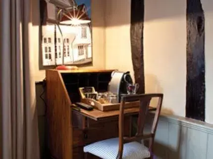 Coffee/tea facilities, Restaurant/Places to Eat in The Cross Keys